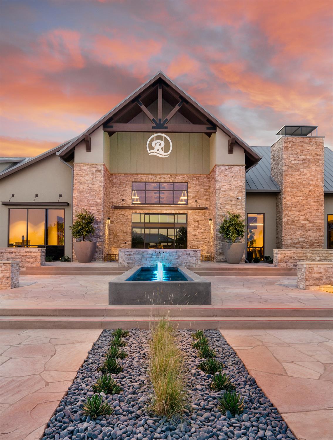 1020 Wayfarer Ln, Madera, CA 93636