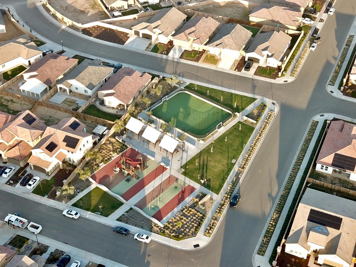 1020 Wayfarer Ln, Madera, CA 93636