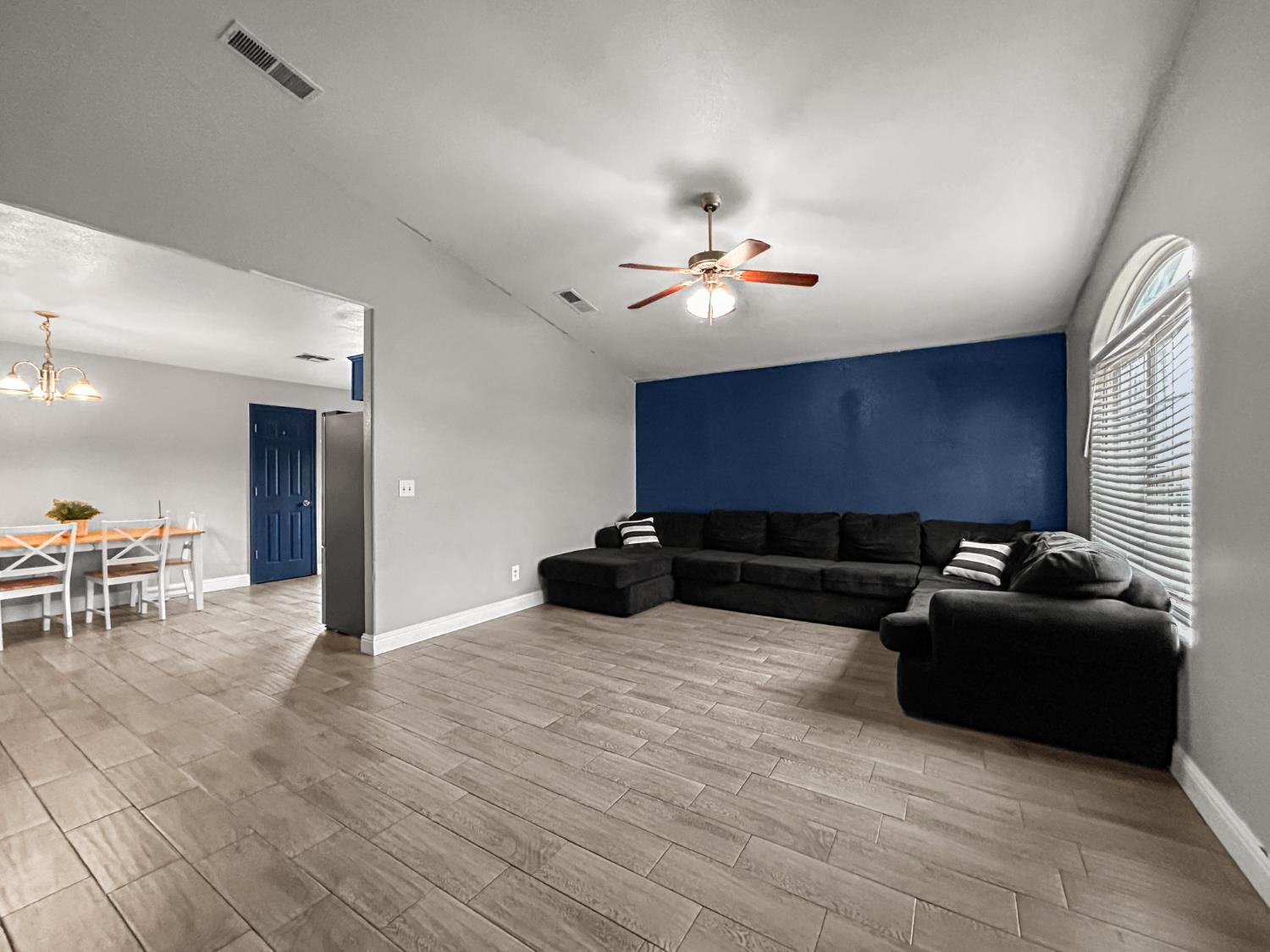 2349 S Sabre Ave, Fresno, CA 93727