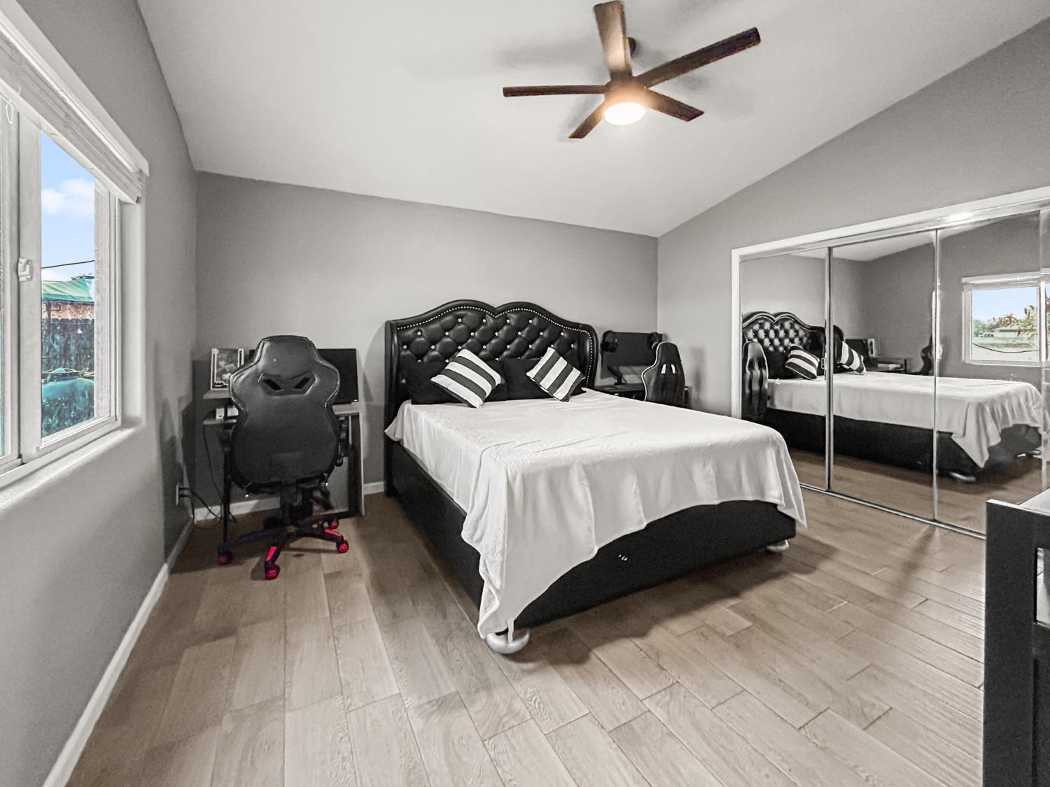 2349 S Sabre Ave, Fresno, CA 93727