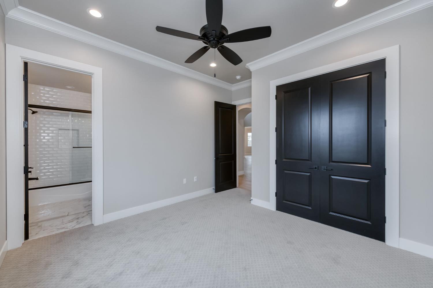 11637 N Trevino Ln, Fresno, CA 93730