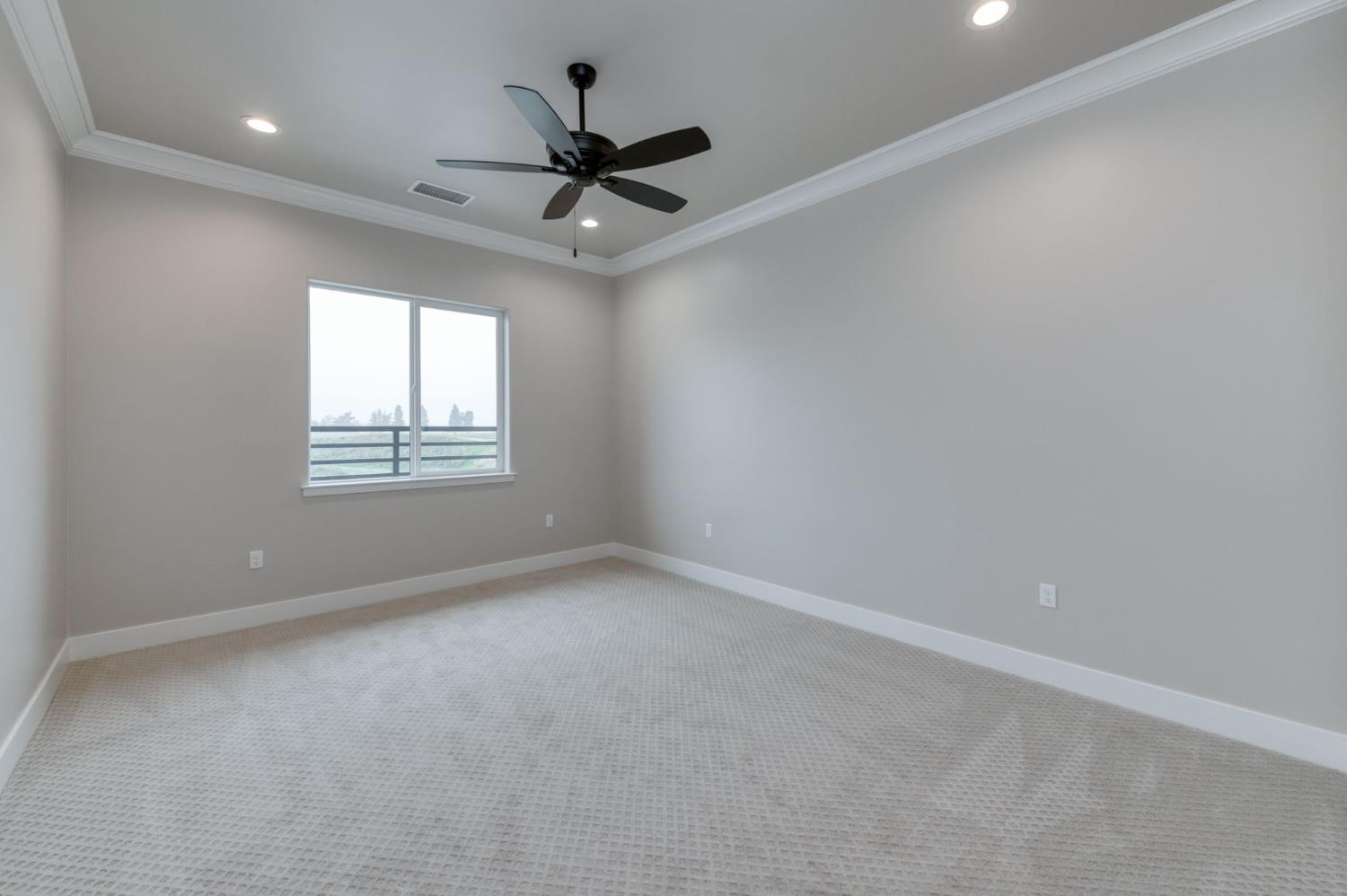 11637 N Trevino Ln, Fresno, CA 93730