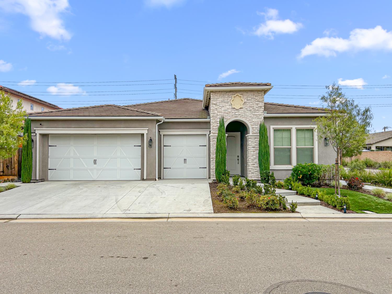 2788 N Douglas Ave, Fresno, CA 93727