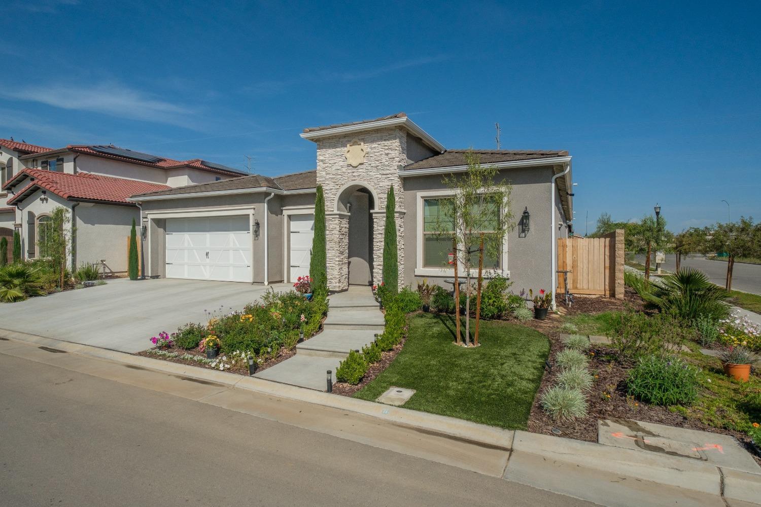 2788 N Douglas Ave, Fresno, CA 93727