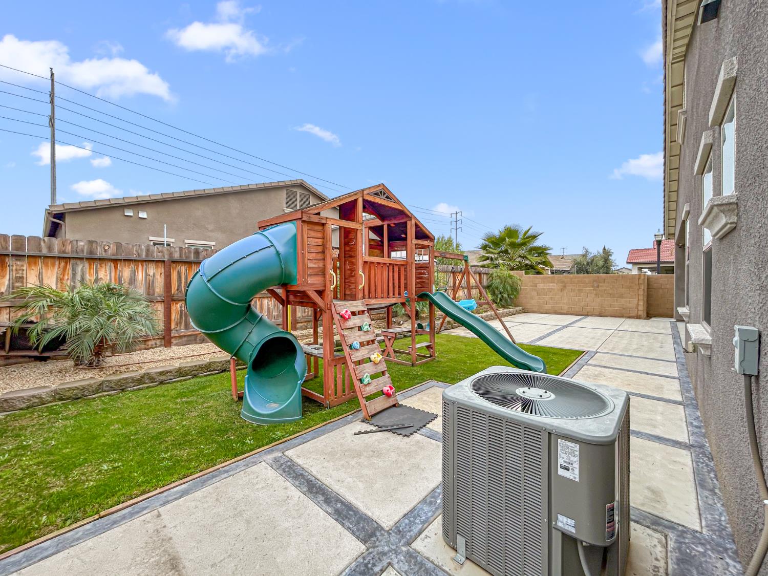 2788 N Douglas Ave, Fresno, CA 93727