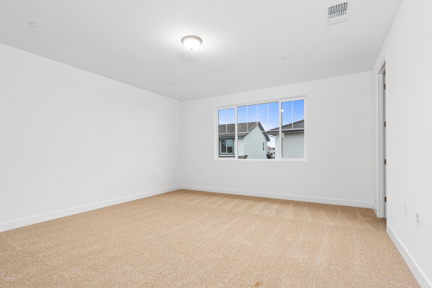 363 Peters Ln S, Madera, CA 93636