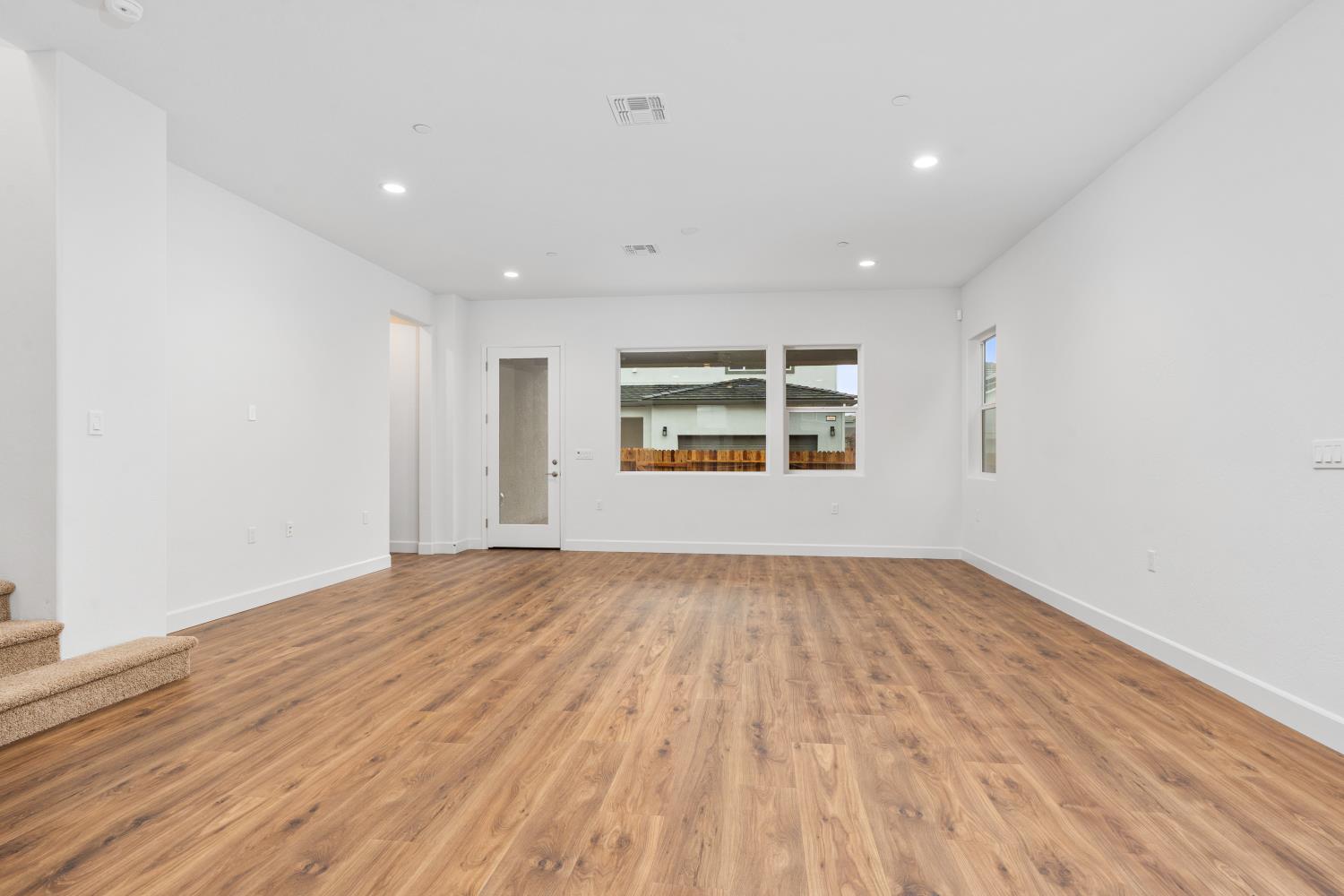 363 Peters Ln S, Madera, CA 93636