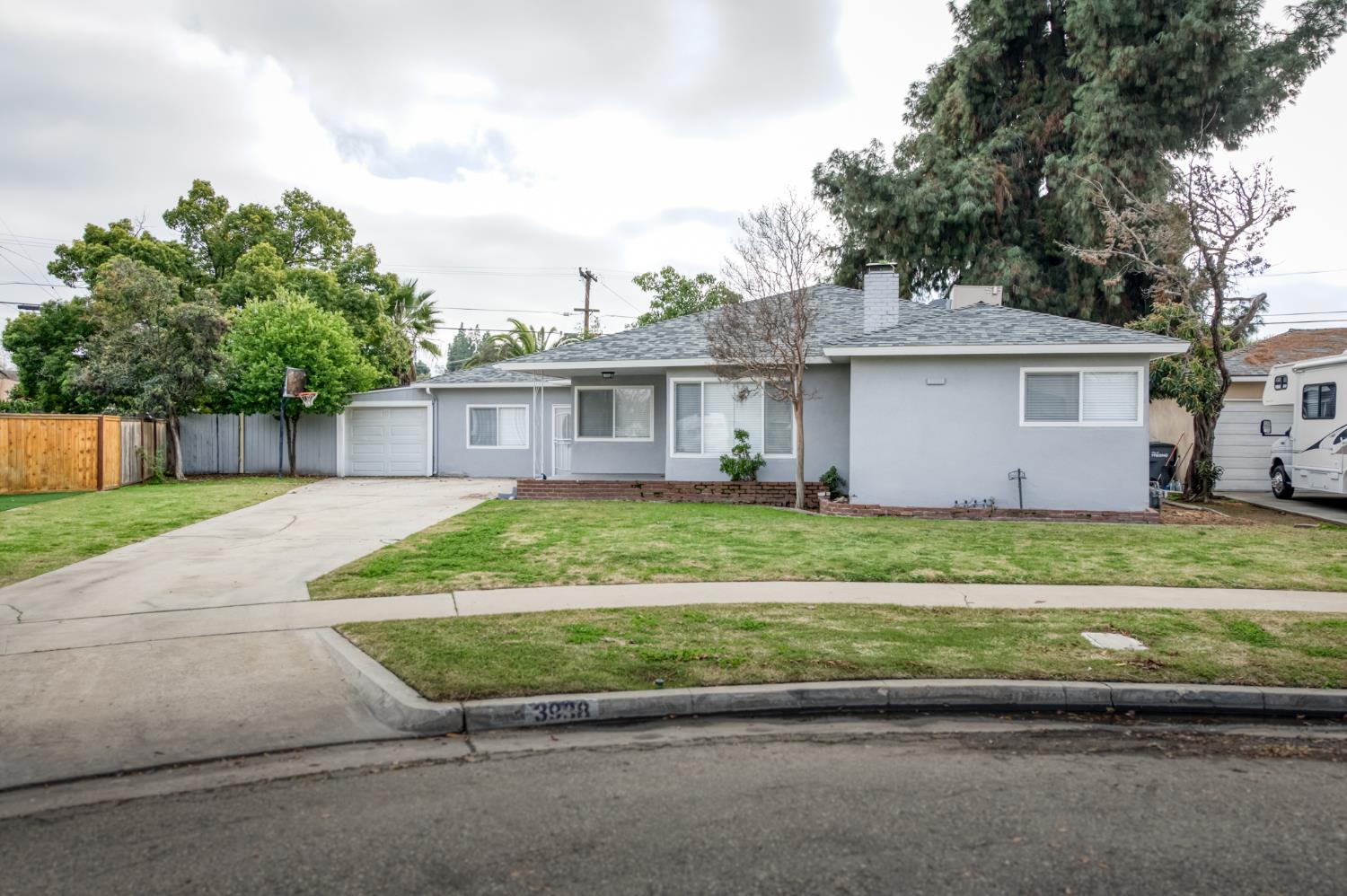 3938 E Michigan Ave, Fresno, CA 93703