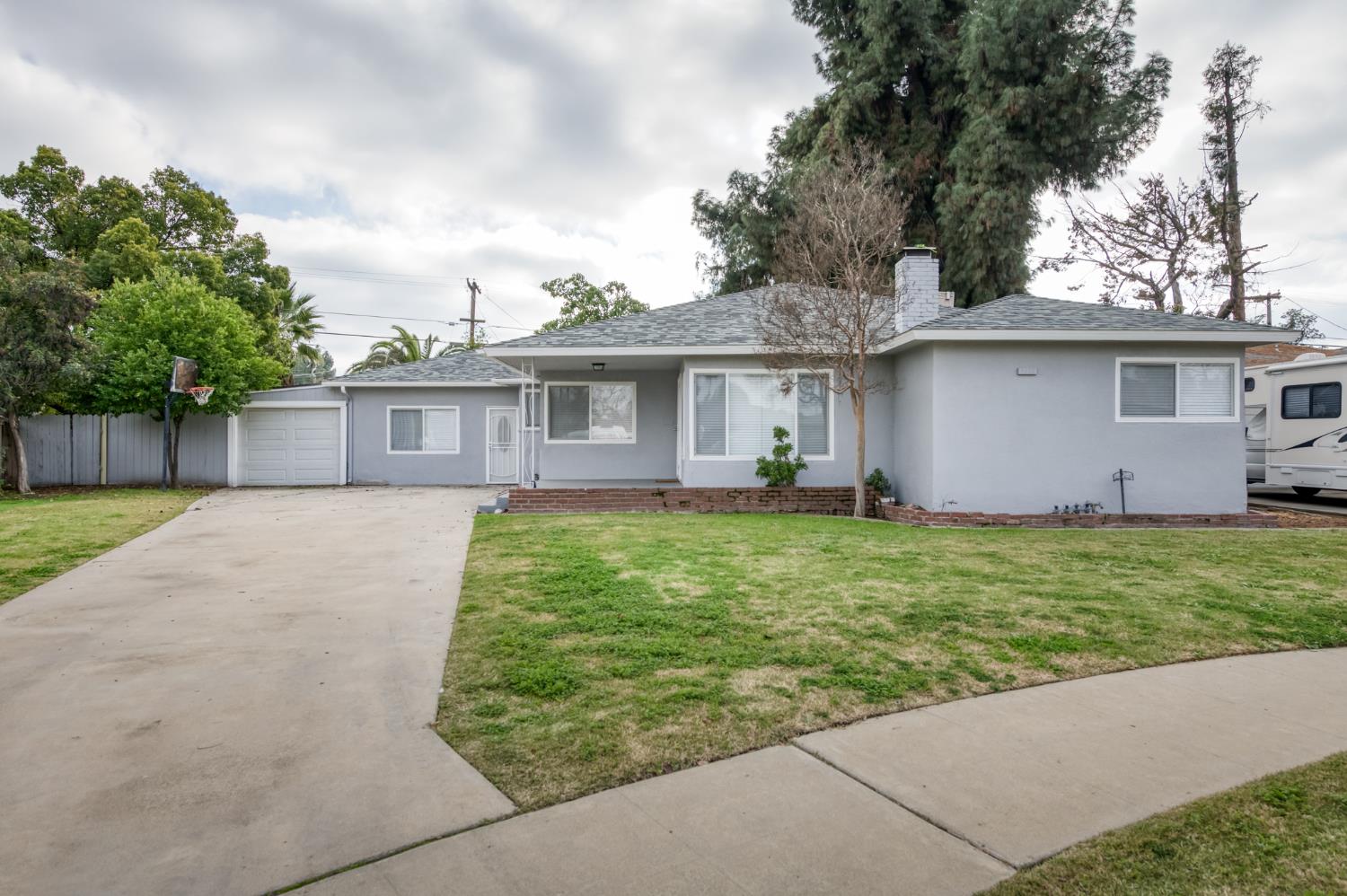 3938 E Michigan Ave, Fresno, CA 93703