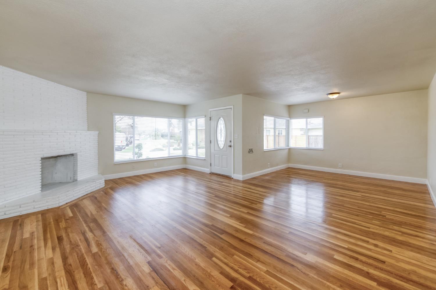 3938 E Michigan Ave, Fresno, CA 93703