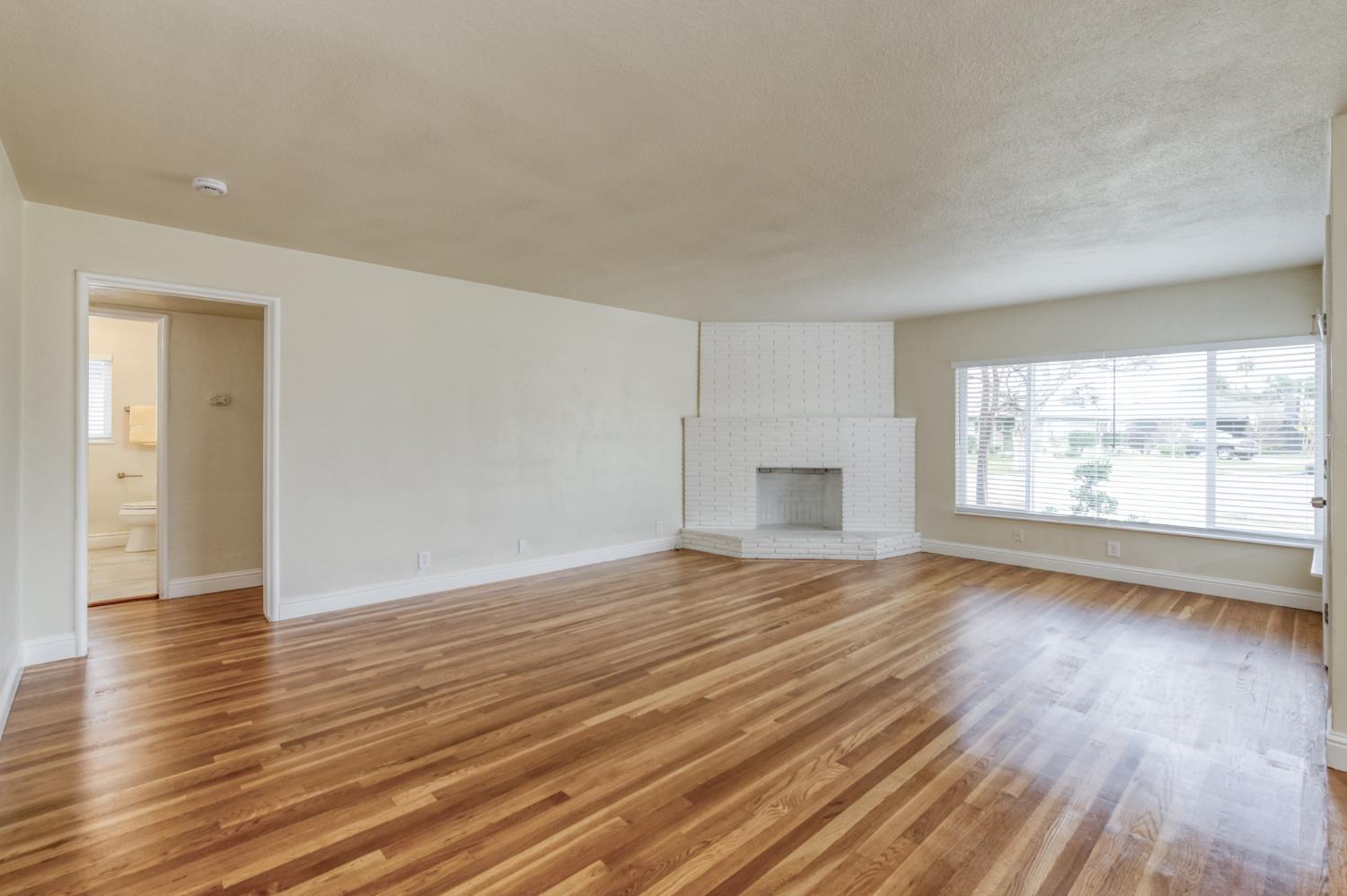 3938 E Michigan Ave, Fresno, CA 93703