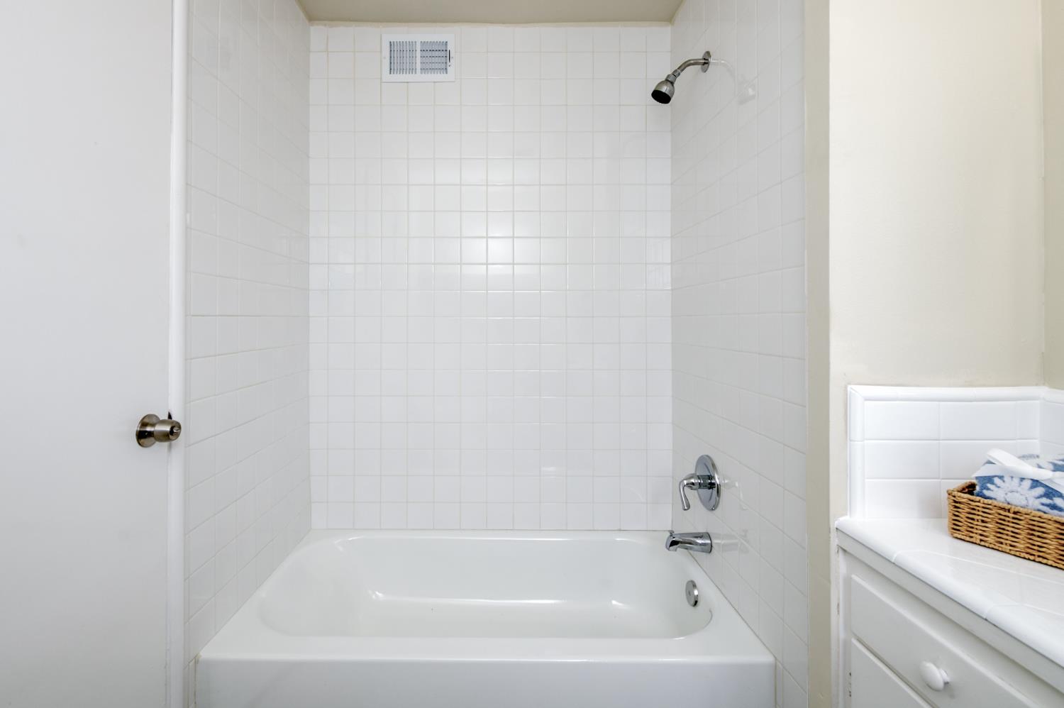 3938 E Michigan Ave, Fresno, CA 93703