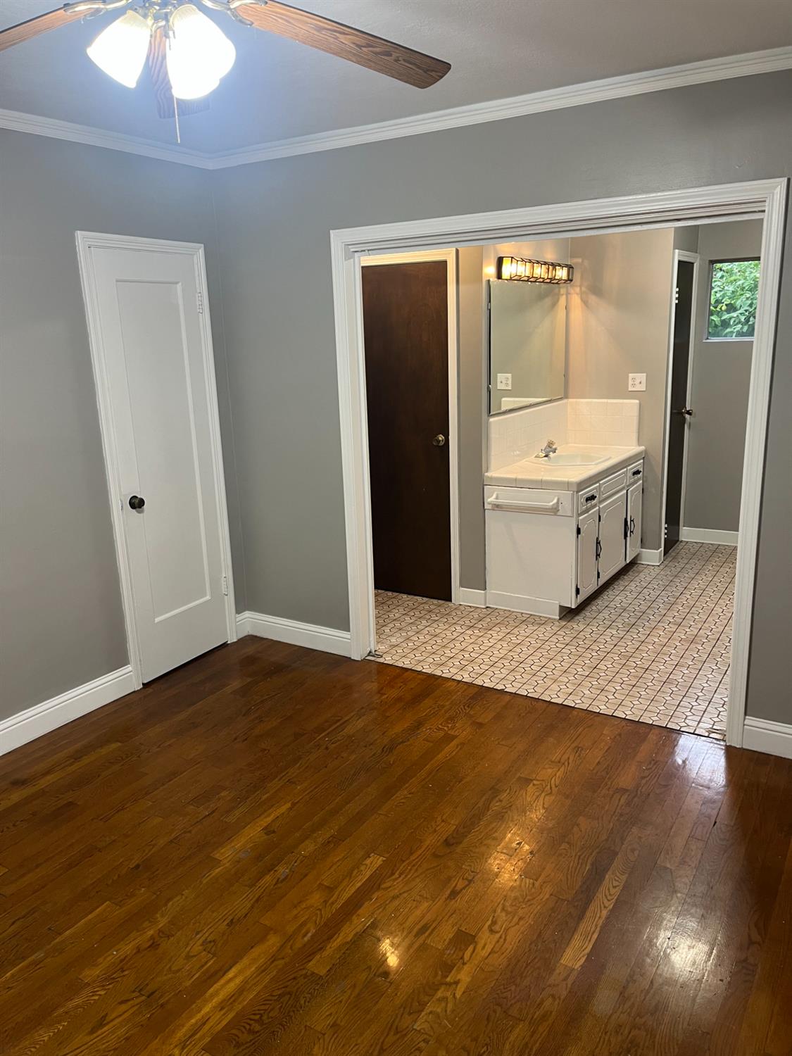 4662 E Illinois Ave, Fresno, CA 93702