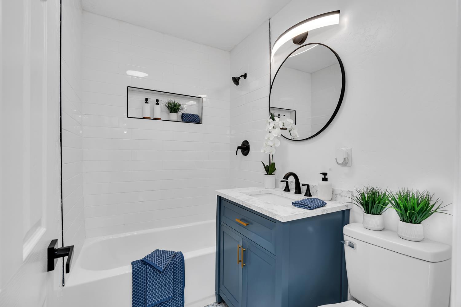 2719 E Norwich Ave, Fresno, CA 93726