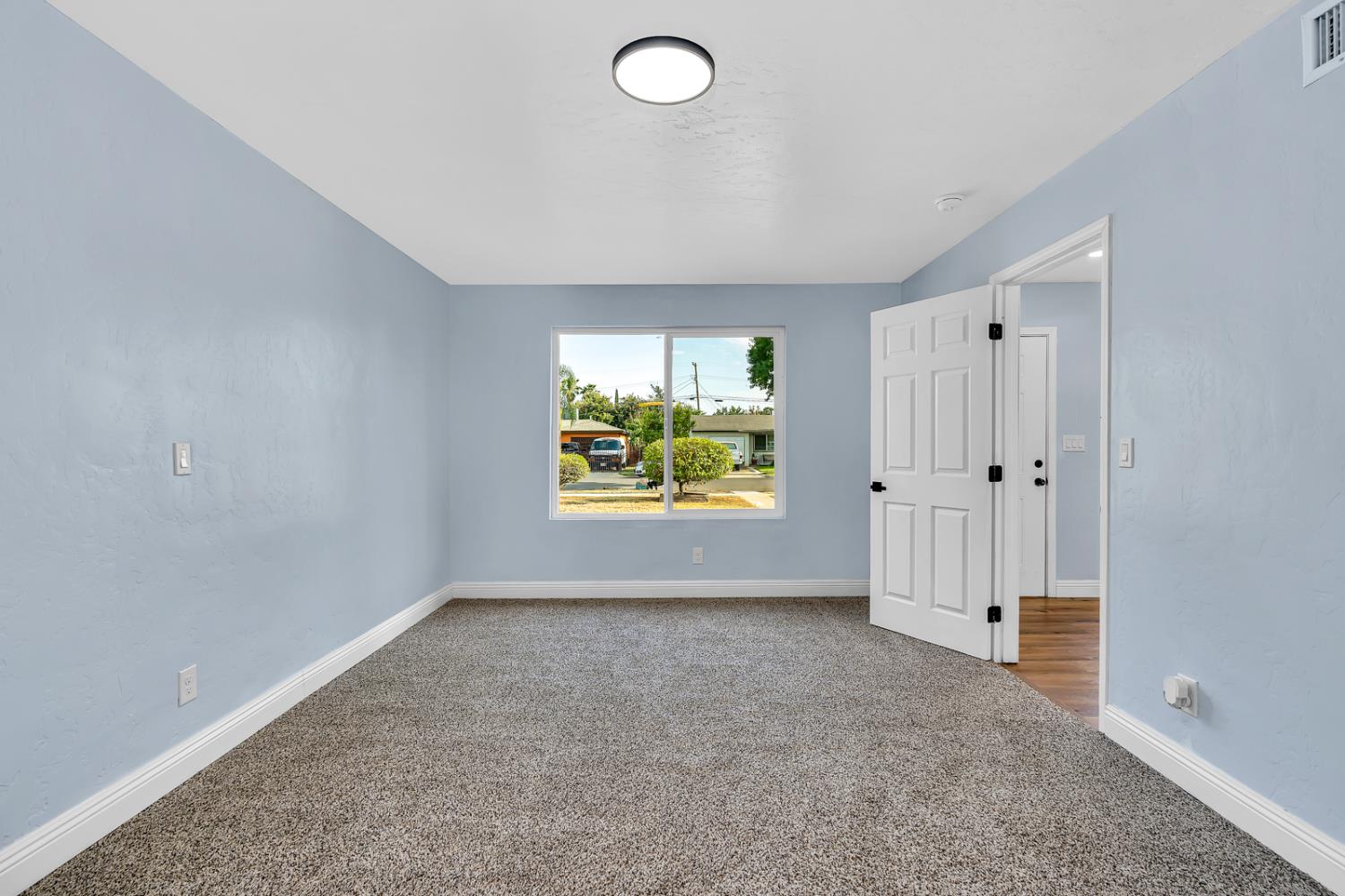 2719 E Norwich Ave, Fresno, CA 93726