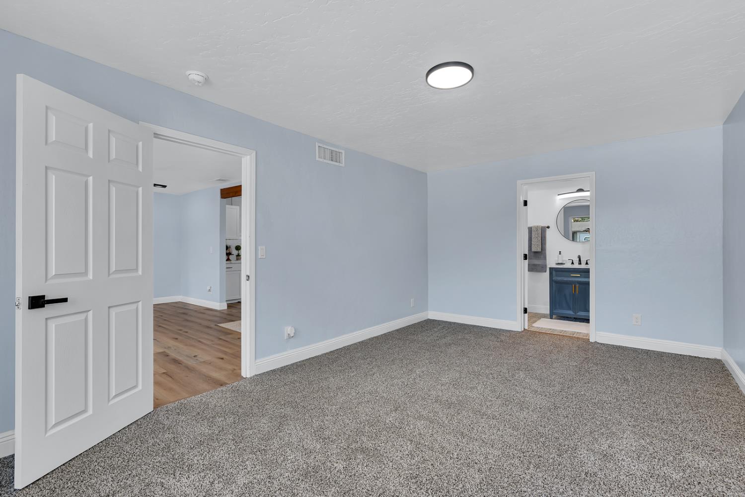 2719 E Norwich Ave, Fresno, CA 93726