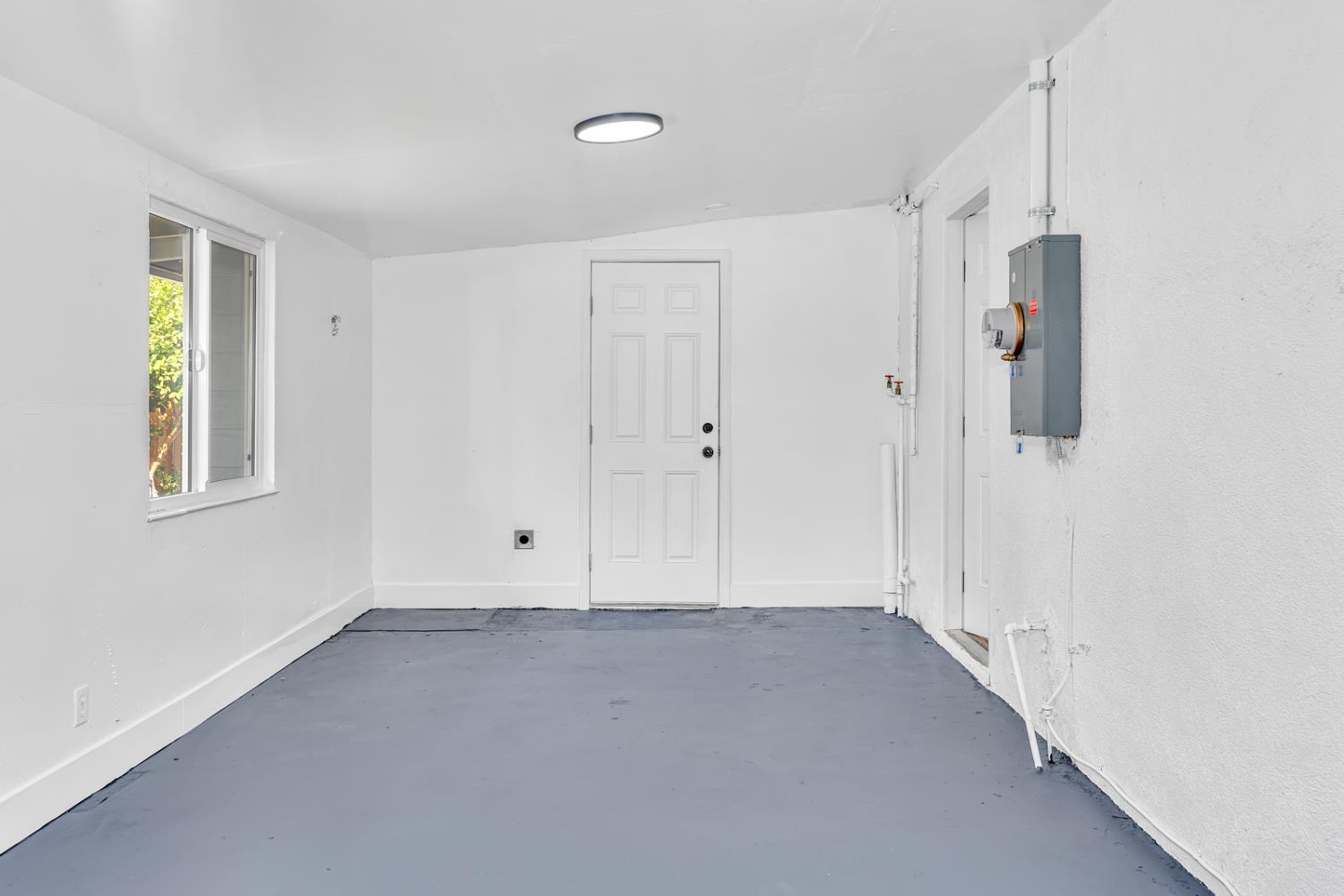 2719 E Norwich Ave, Fresno, CA 93726