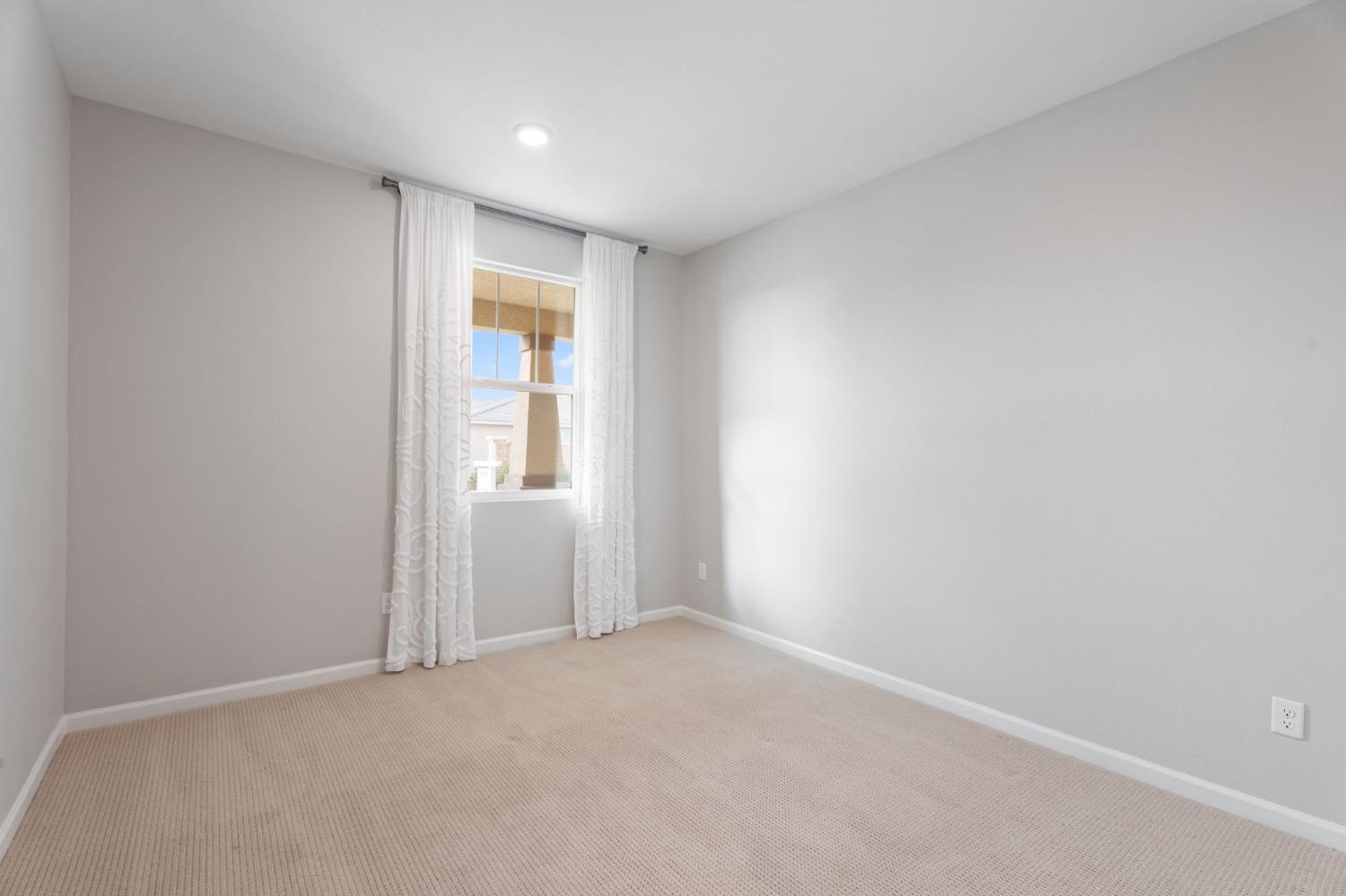 3215 Lourdes Ave, Clovis, CA 93619