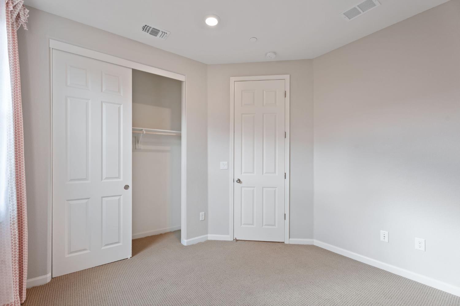 3215 Lourdes Ave, Clovis, CA 93619