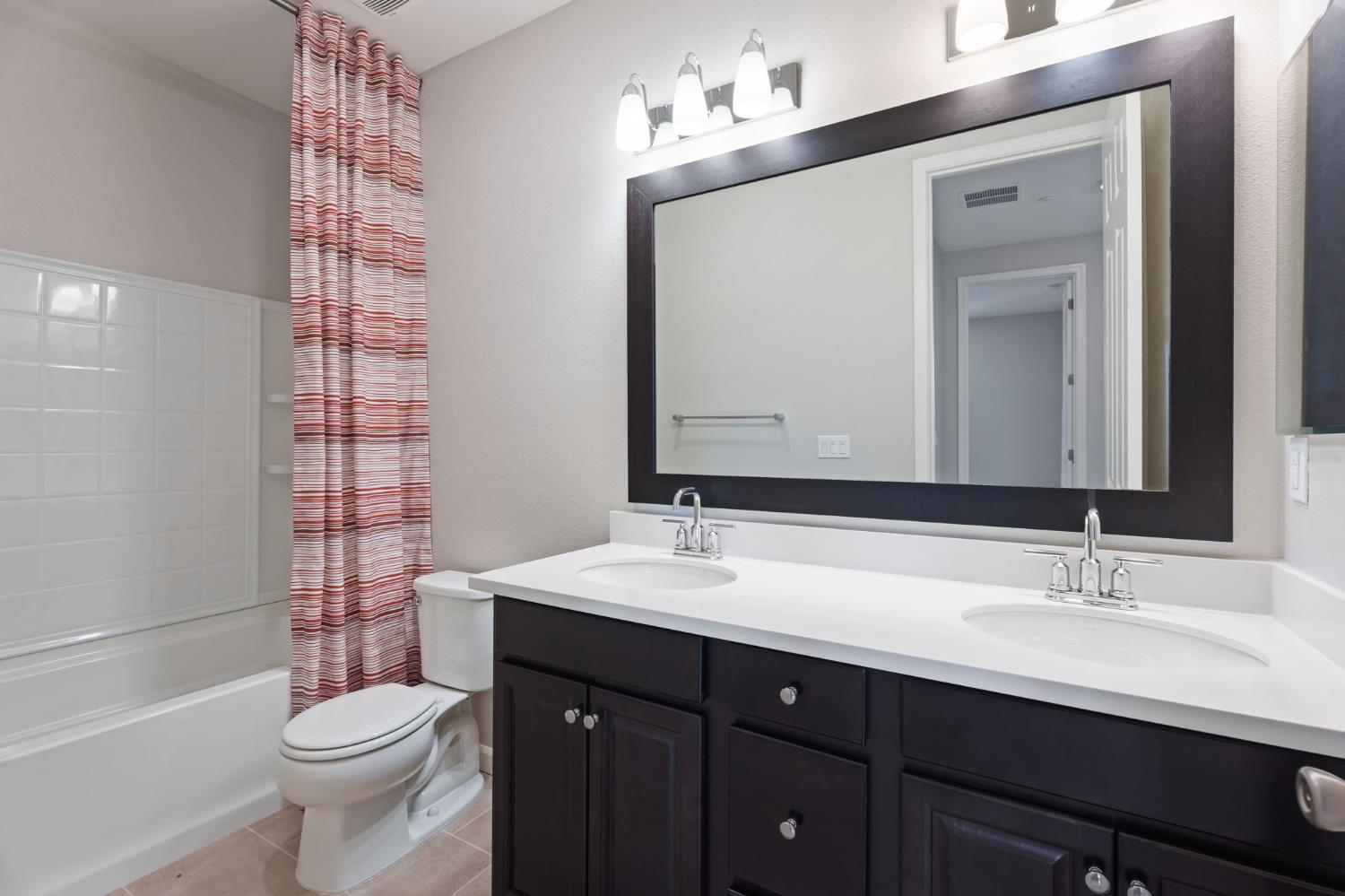 3215 Lourdes Ave, Clovis, CA 93619