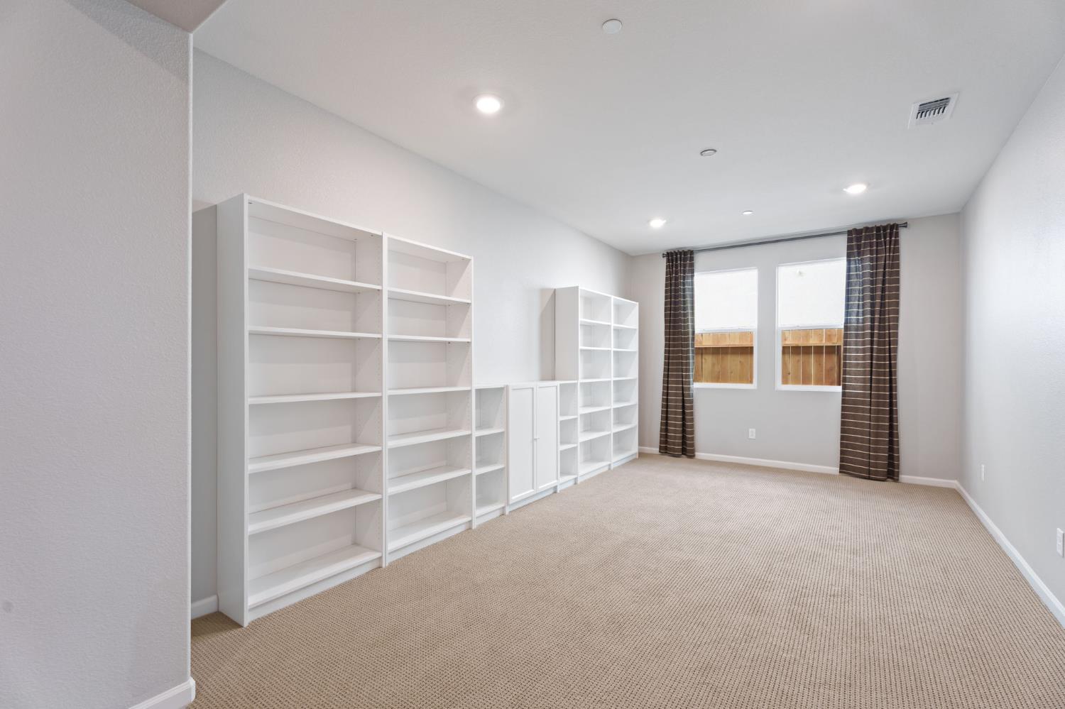 3215 Lourdes Ave, Clovis, CA 93619