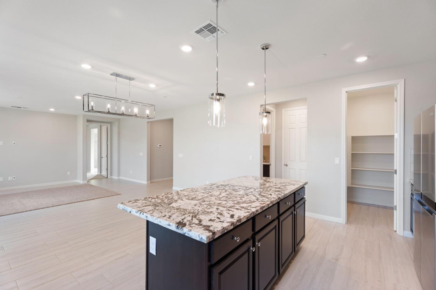 3215 Lourdes Ave, Clovis, CA 93619