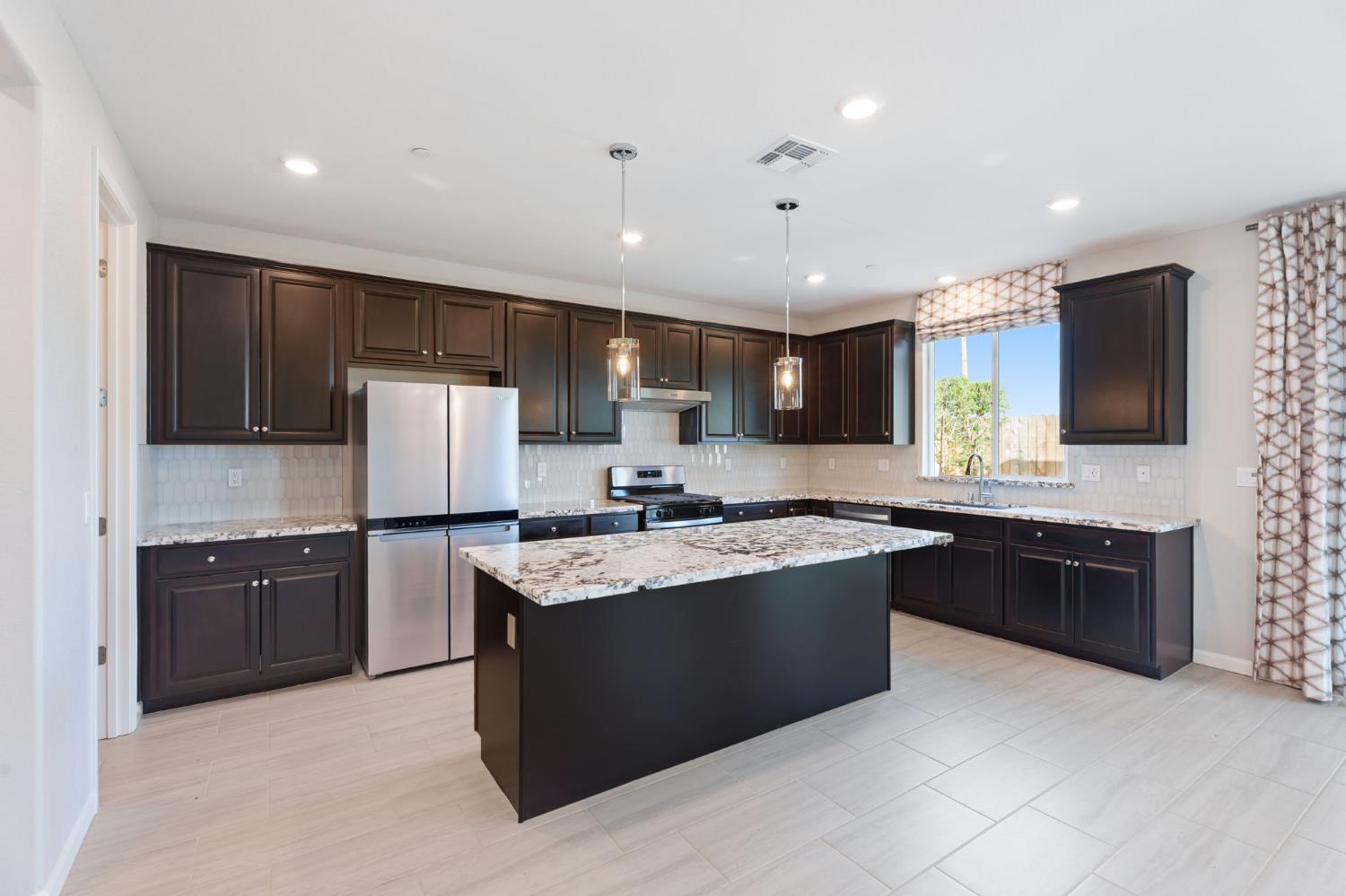 3215 Lourdes Ave, Clovis, CA 93619