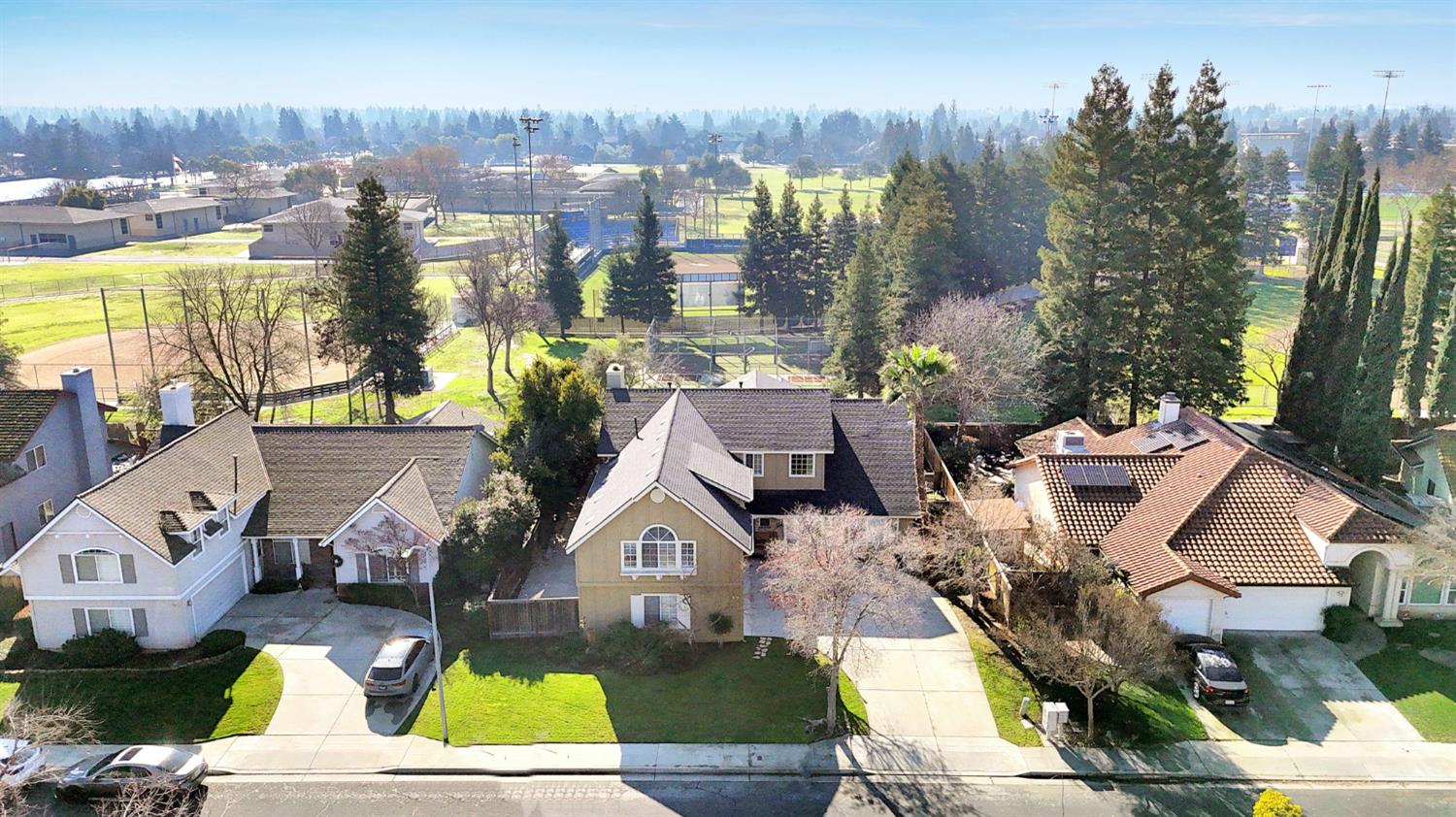 2034 Wrenwood Ave, Clovis, CA 93611