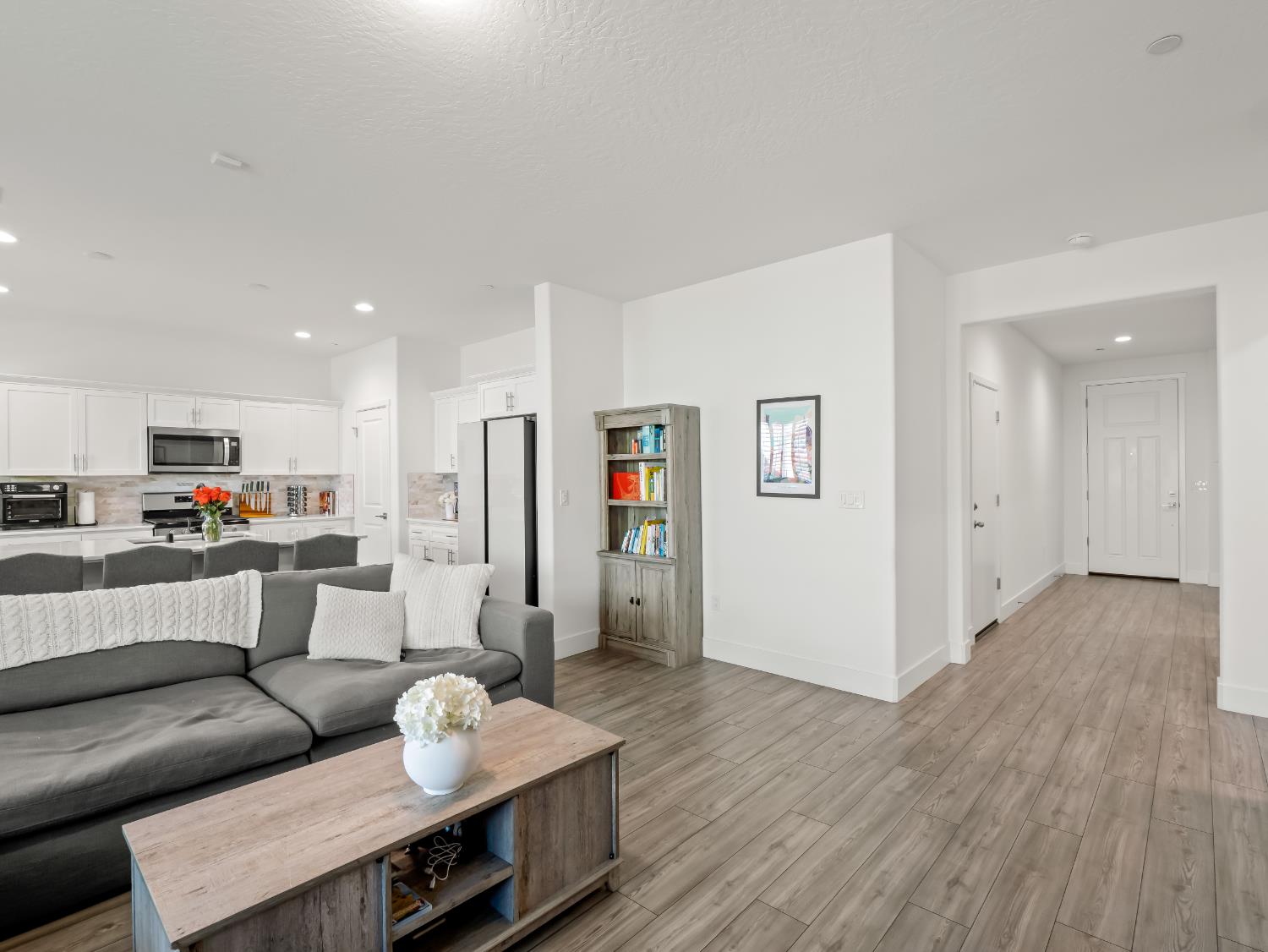 551 Talus Way S, Madera, CA 93636