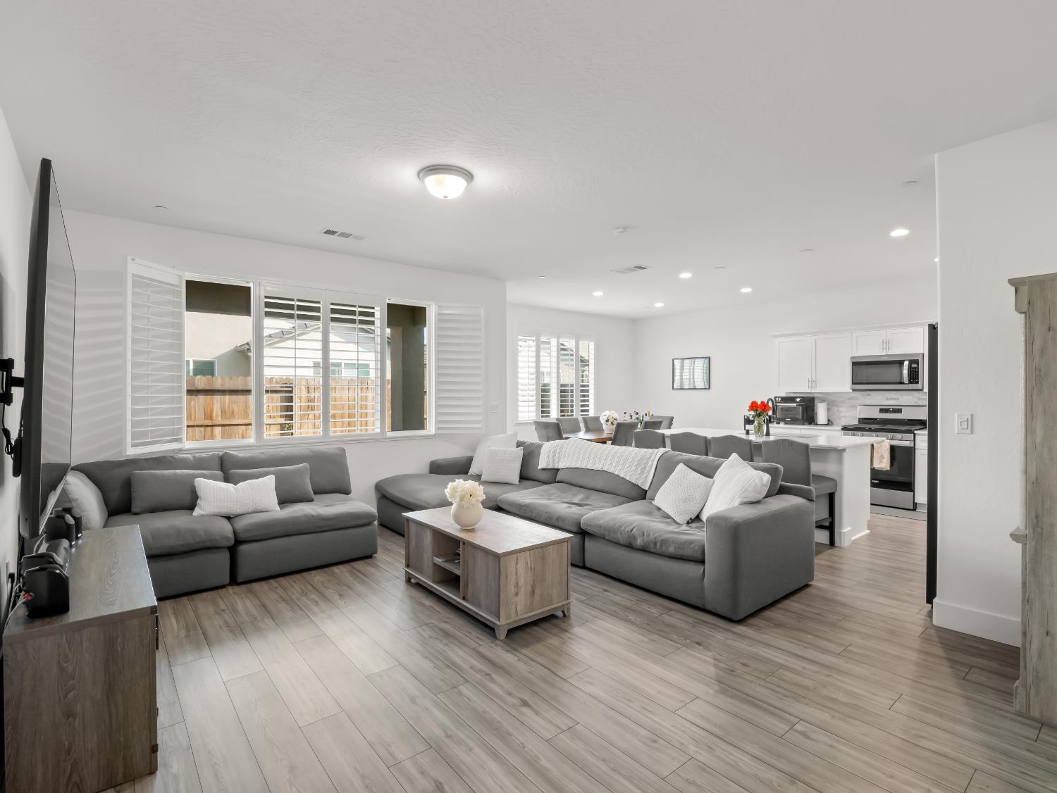 551 Talus Way S, Madera, CA 93636