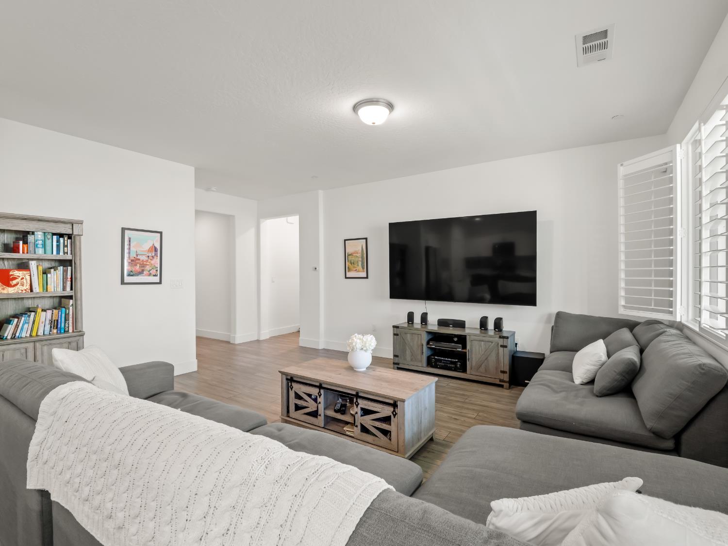 551 Talus Way S, Madera, CA 93636