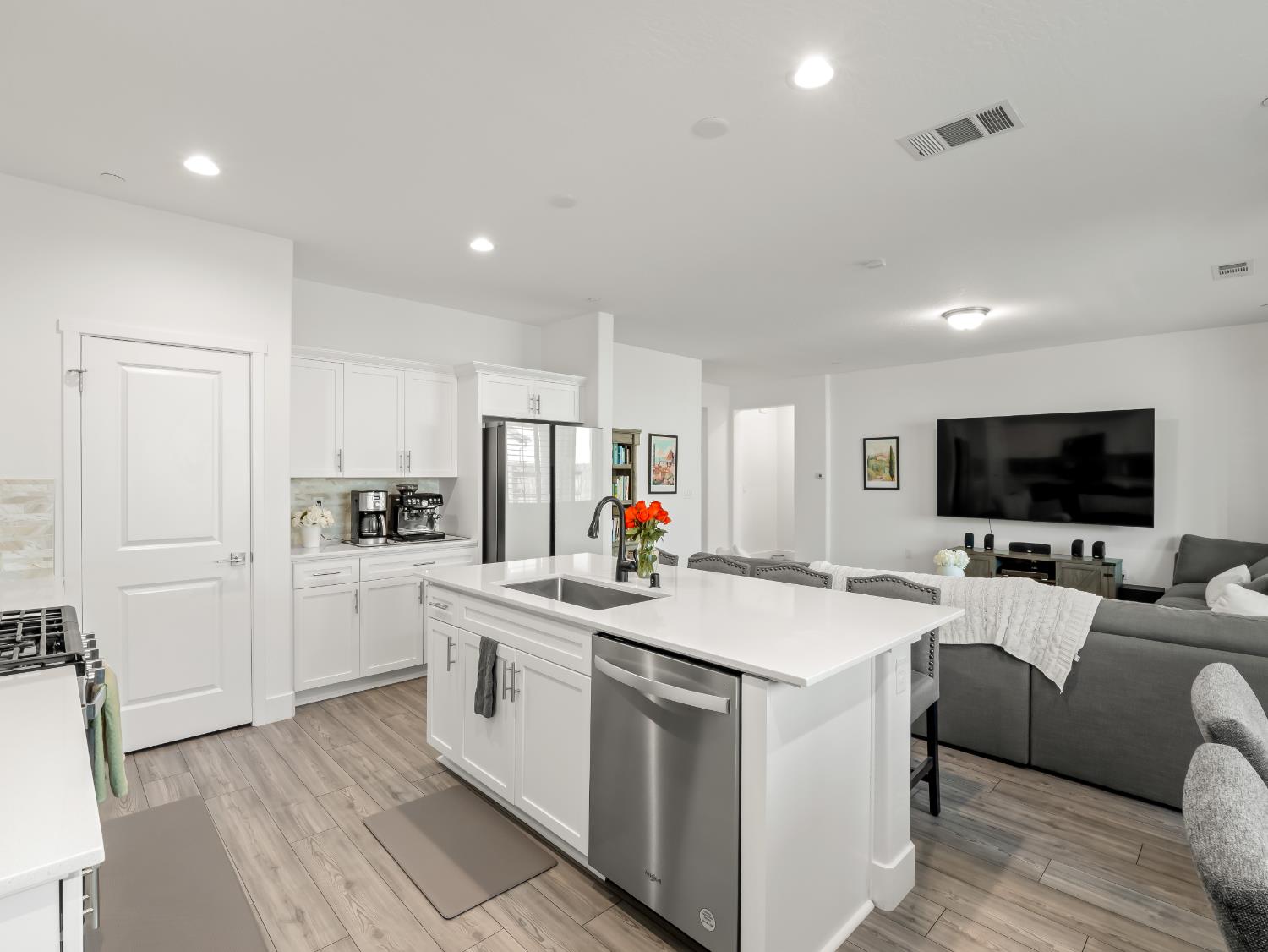 551 Talus Way S, Madera, CA 93636