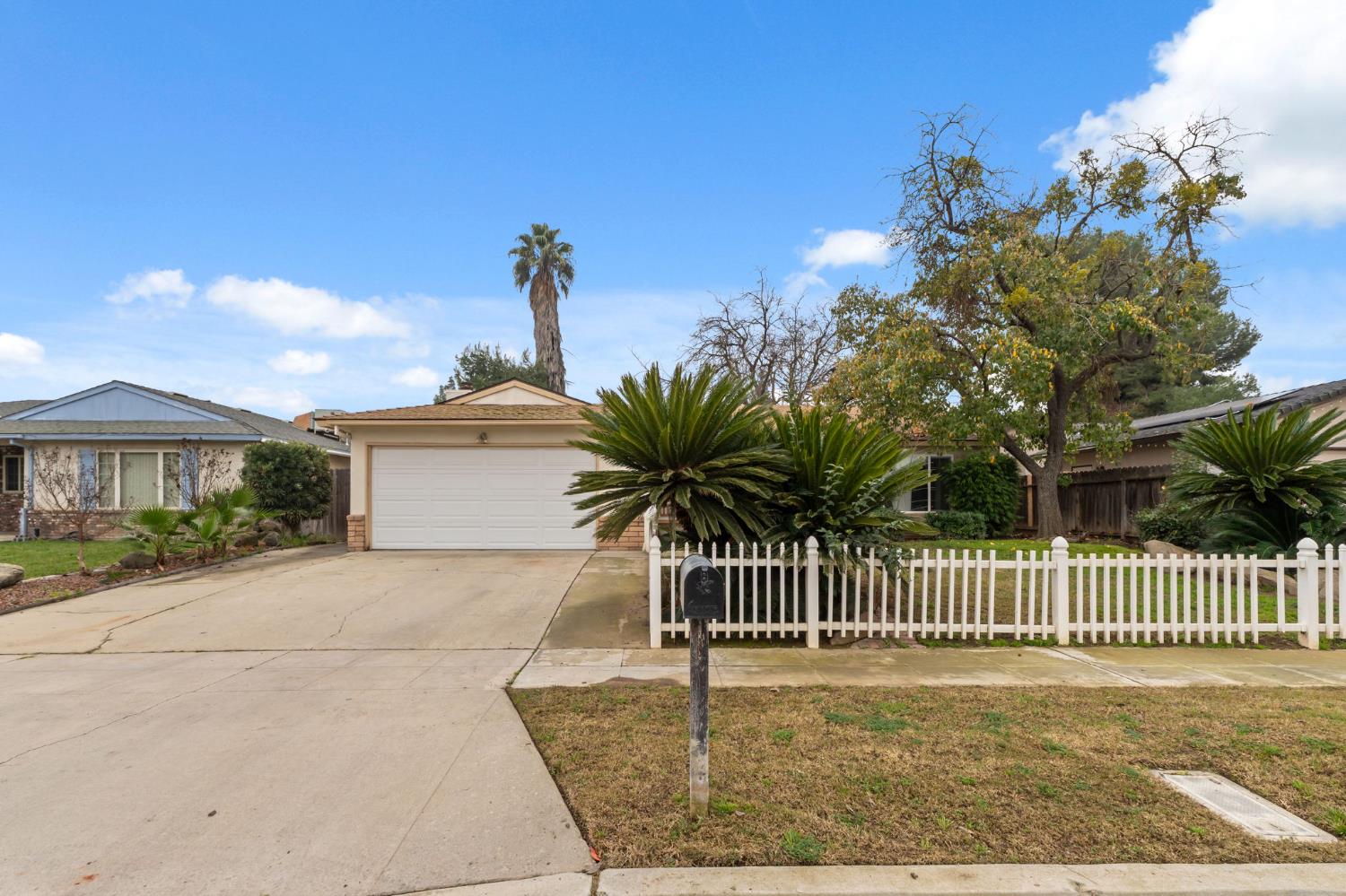 4665 W Ashcroft Ave, Fresno, CA 93722