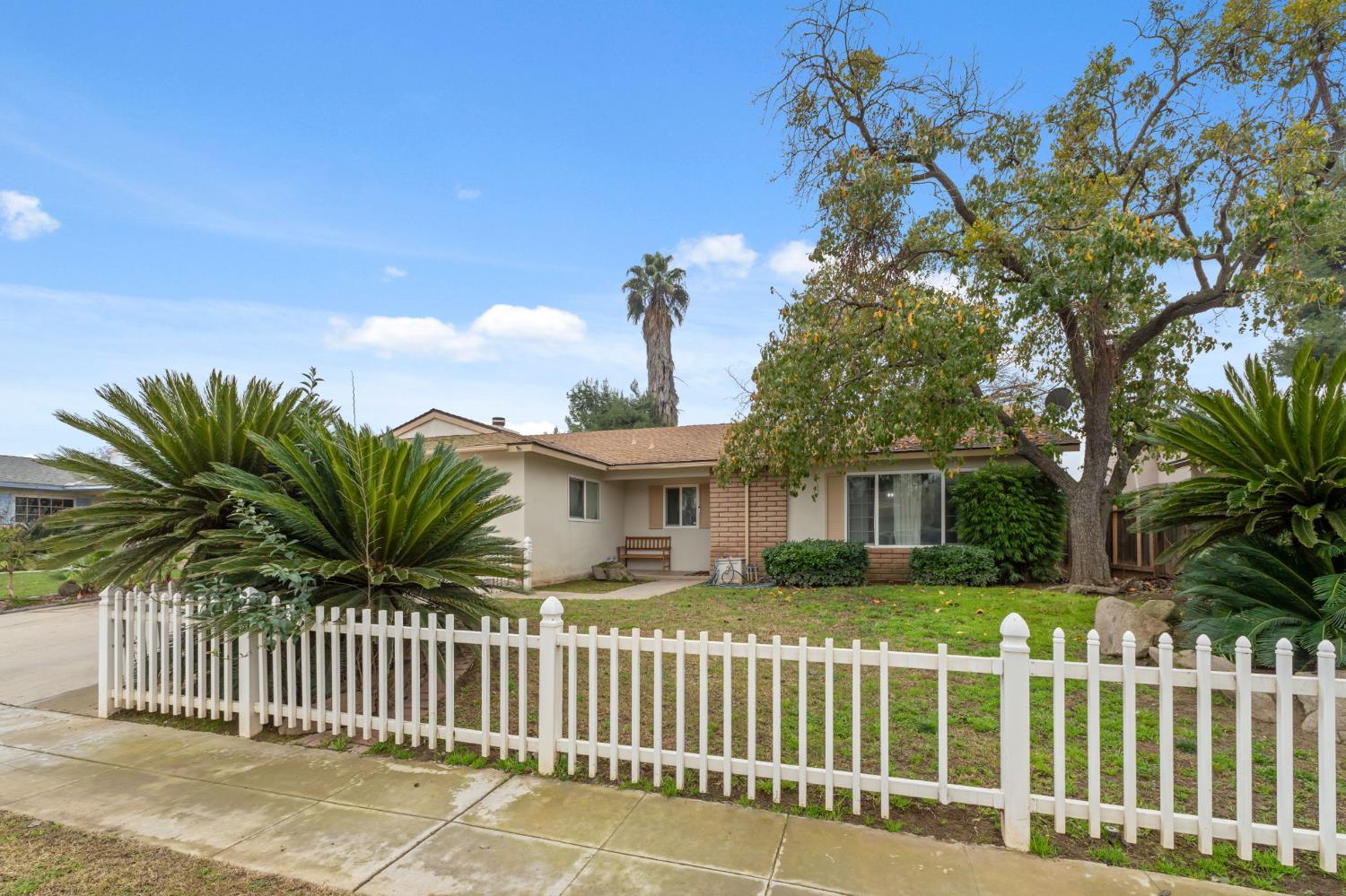 4665 W Ashcroft Ave, Fresno, CA 93722