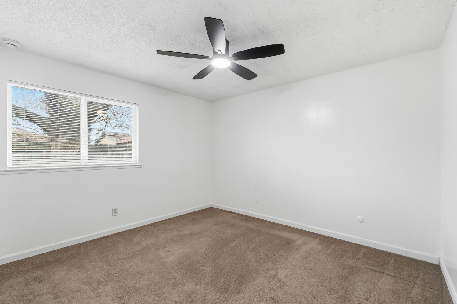 4665 W Ashcroft Ave, Fresno, CA 93722