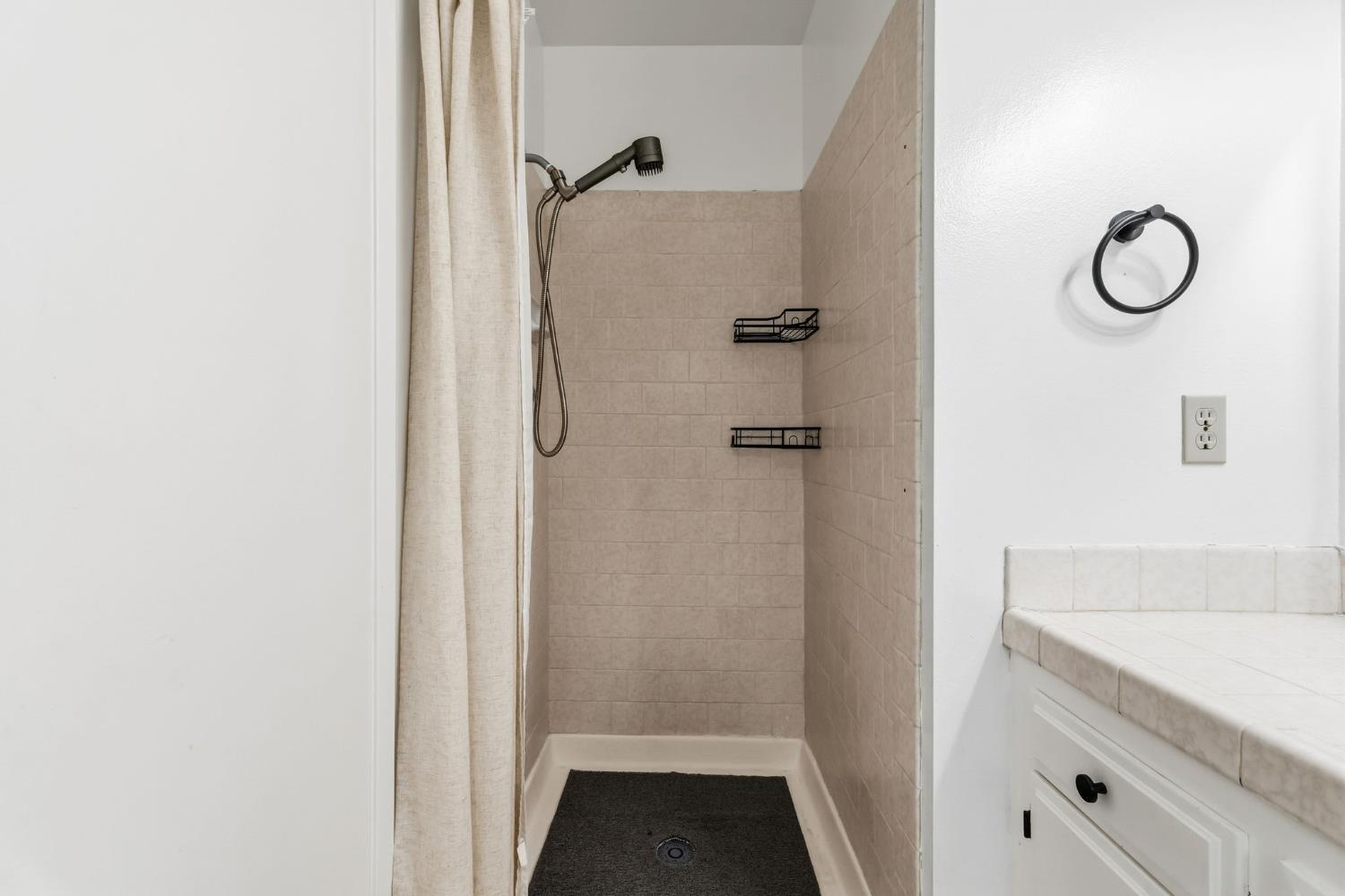 4665 W Ashcroft Ave, Fresno, CA 93722