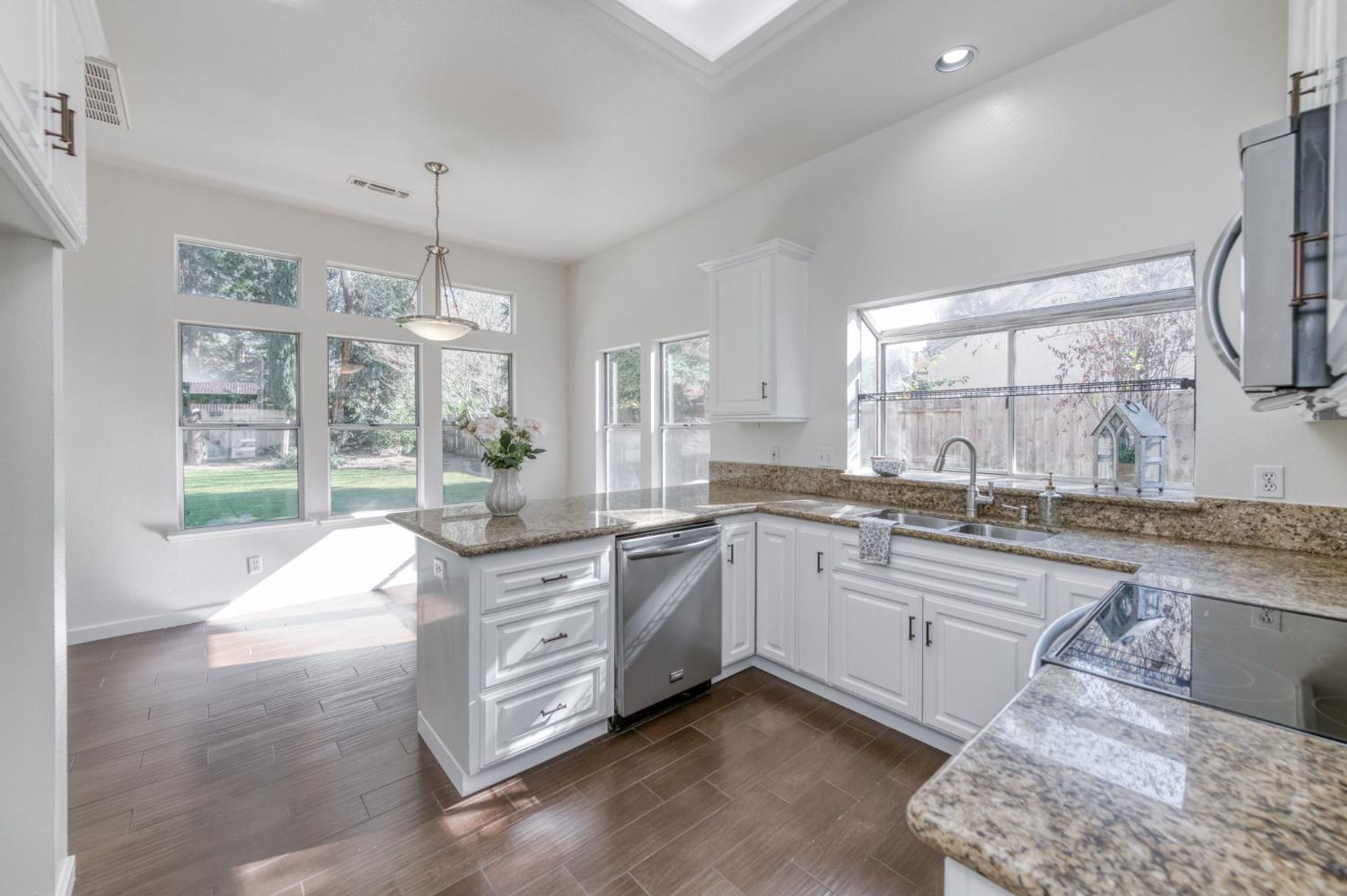 10352 N Doheny Dr, Fresno, CA 93730