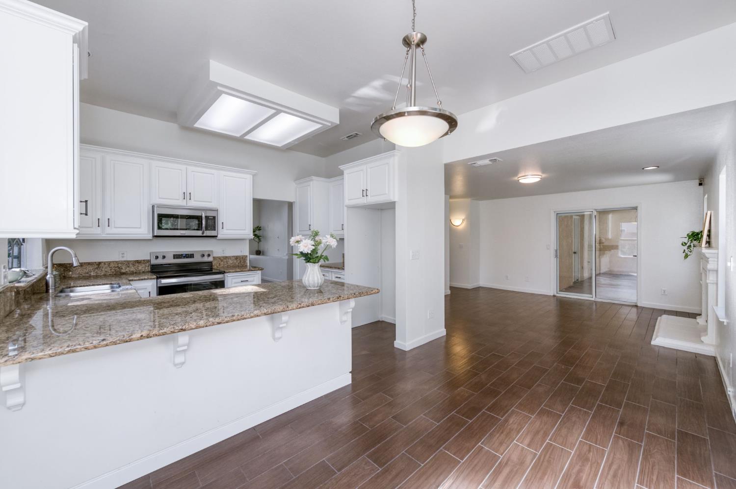 10352 N Doheny Dr, Fresno, CA 93730