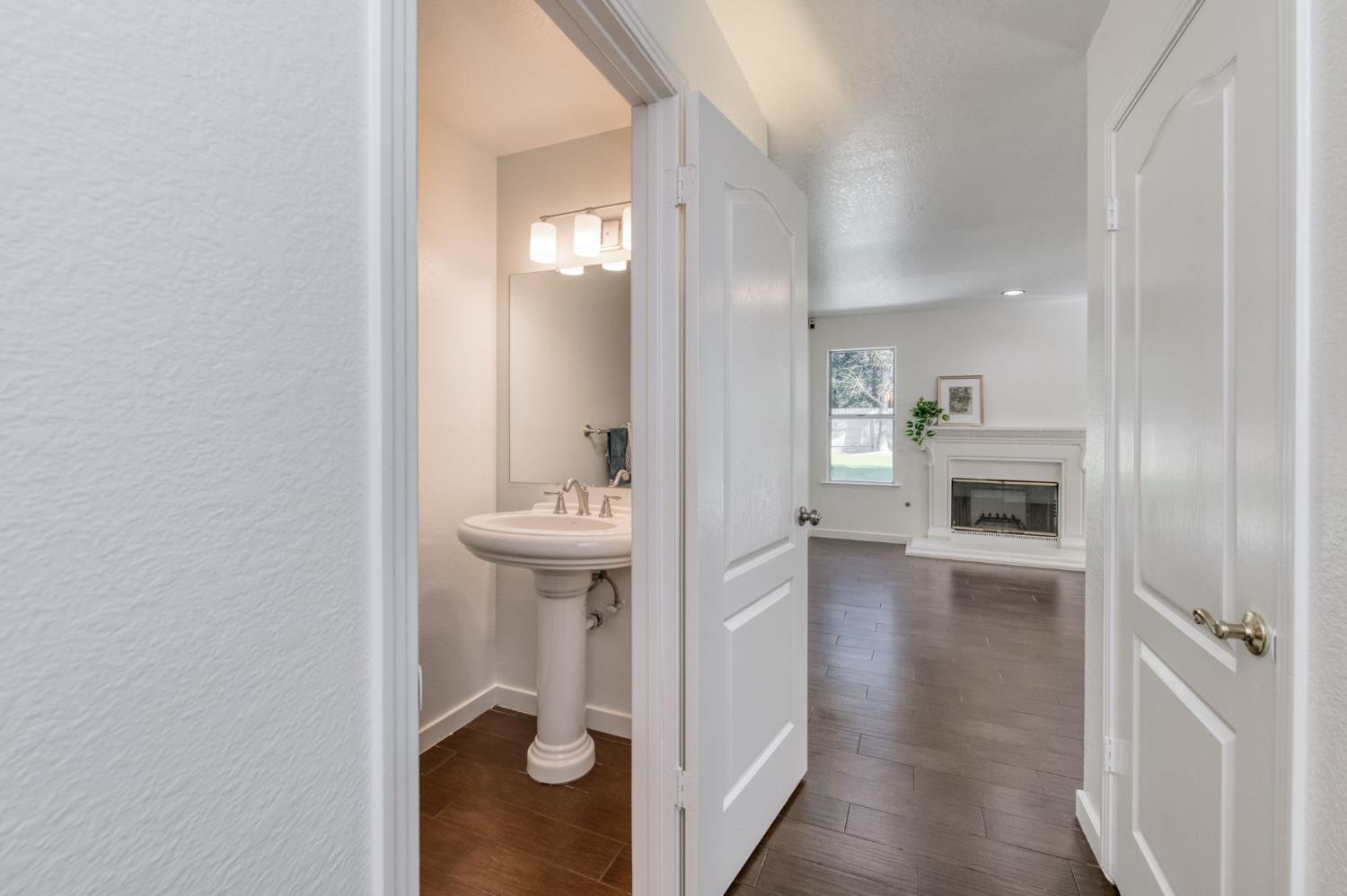 10352 N Doheny Dr, Fresno, CA 93730