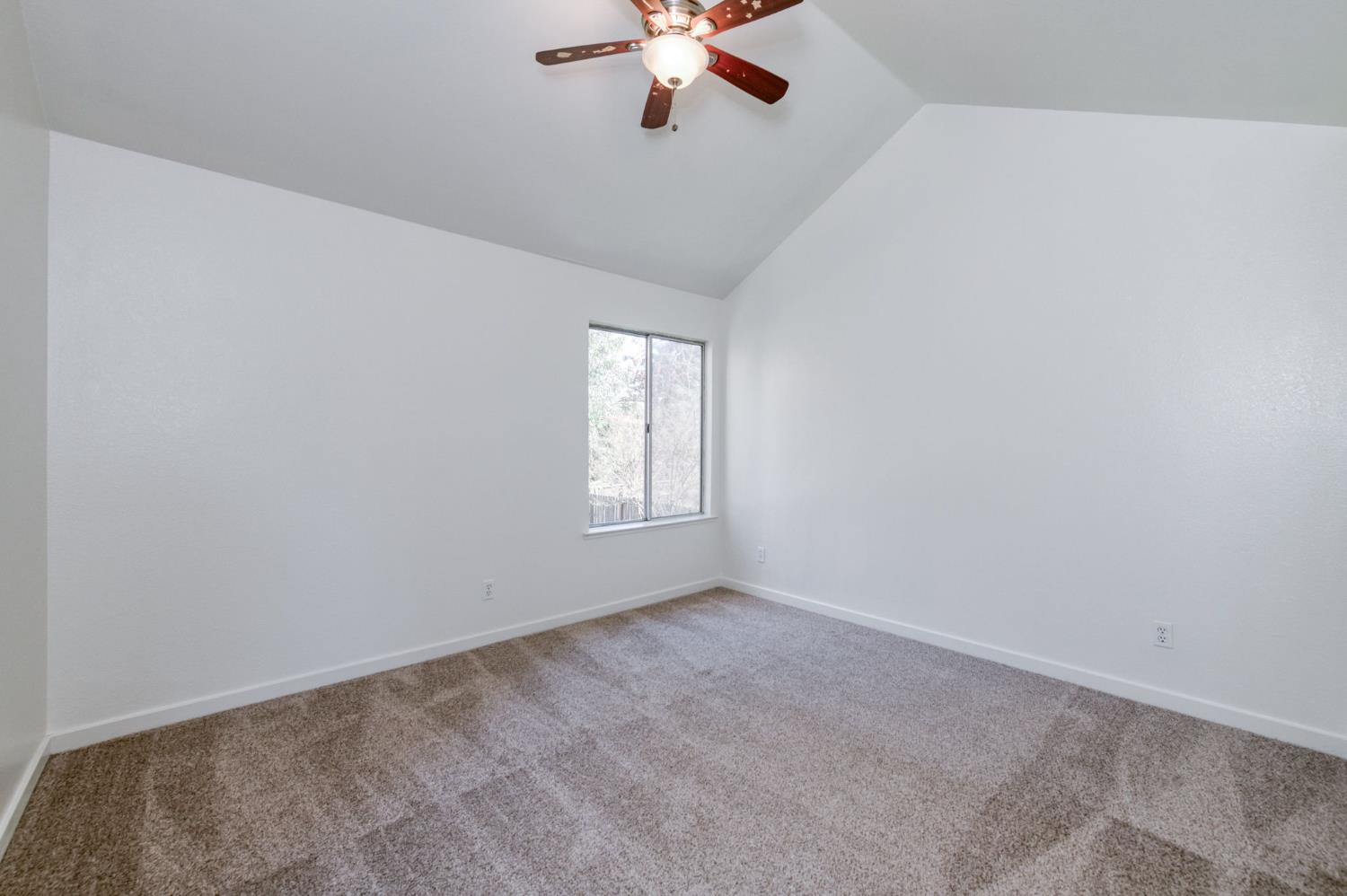 10352 N Doheny Dr, Fresno, CA 93730