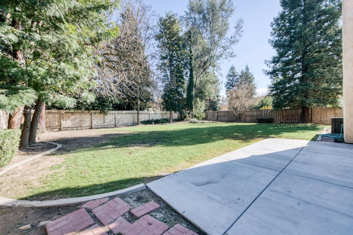 10352 N Doheny Dr, Fresno, CA 93730