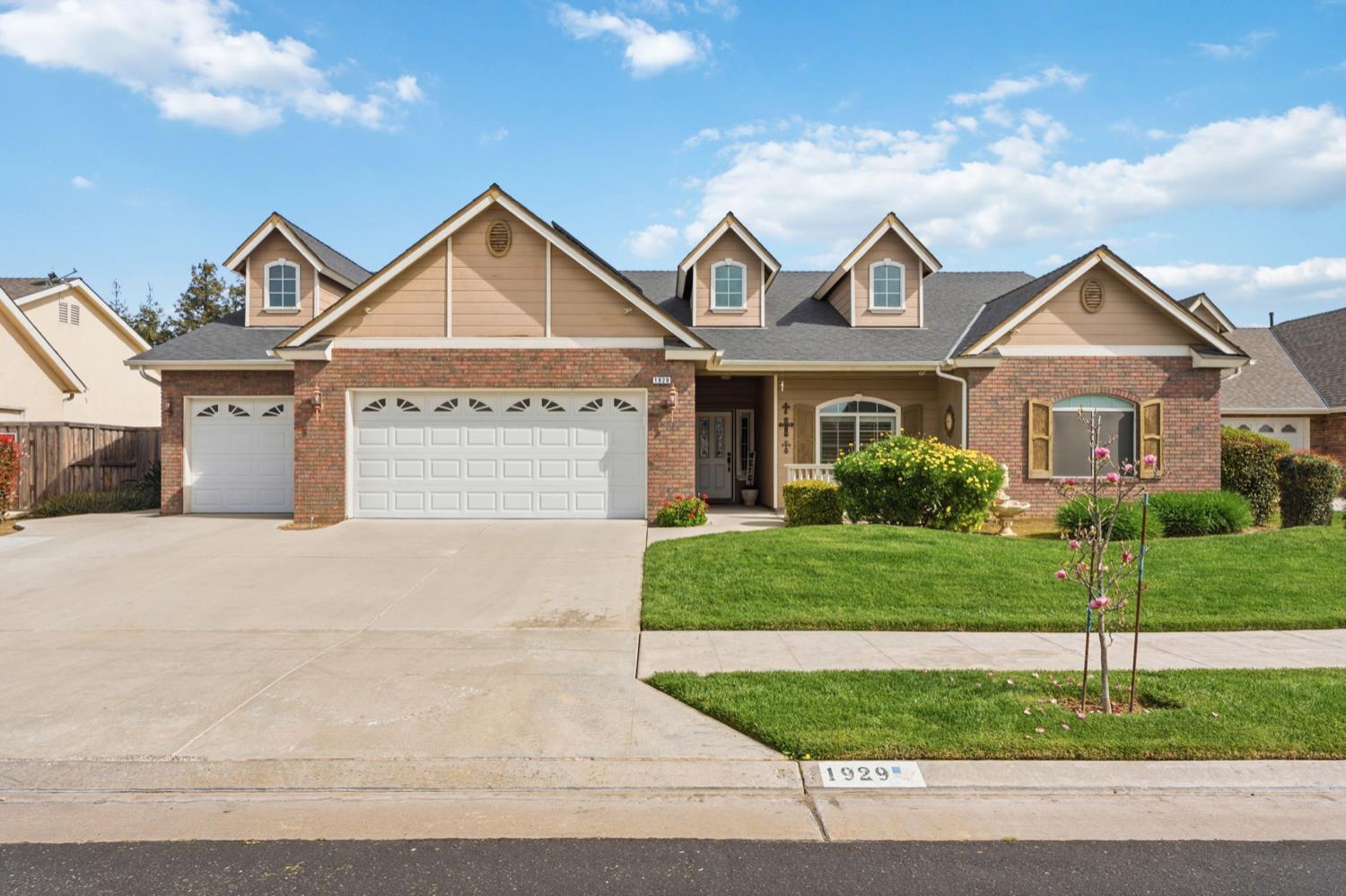 1929 N Harvard Ave, Clovis, CA 93619