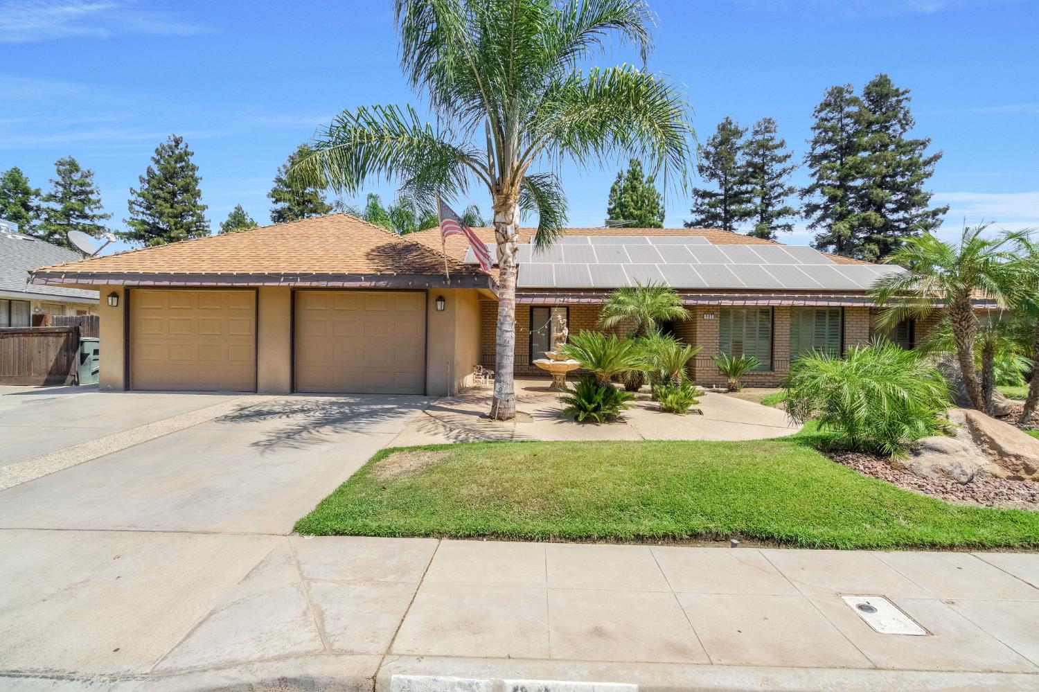493 Timmy Ave, Clovis, CA 93612