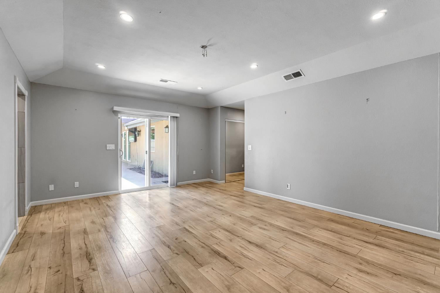 493 Timmy Ave, Clovis, CA 93612