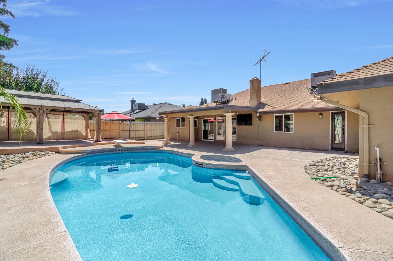 493 Timmy Ave, Clovis, CA 93612