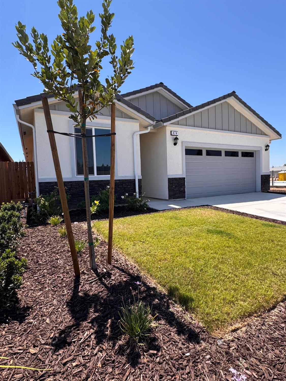 474 W Windsor Ave, Clovis, CA 93612