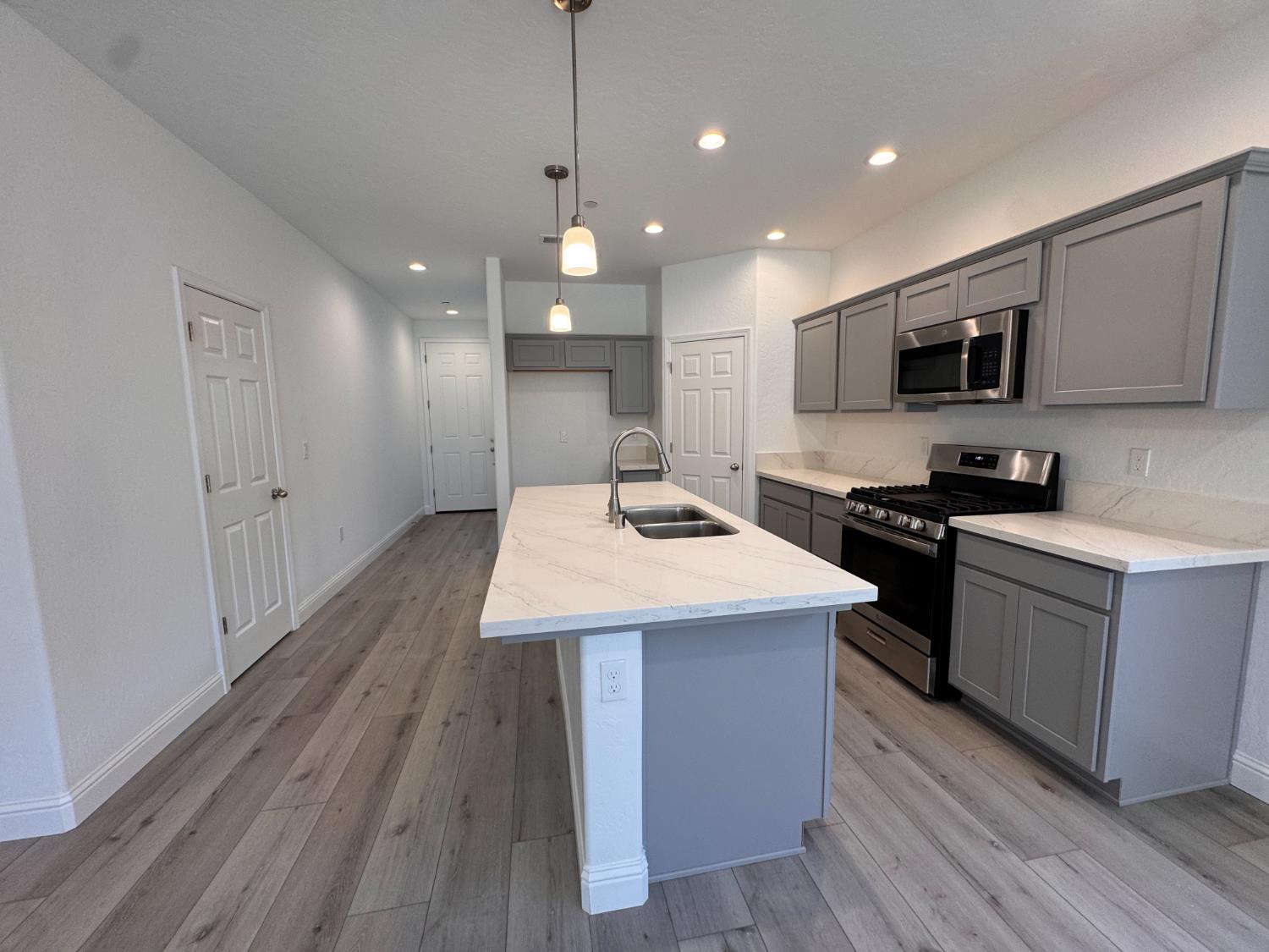 474 W Windsor Ave, Clovis, CA 93612