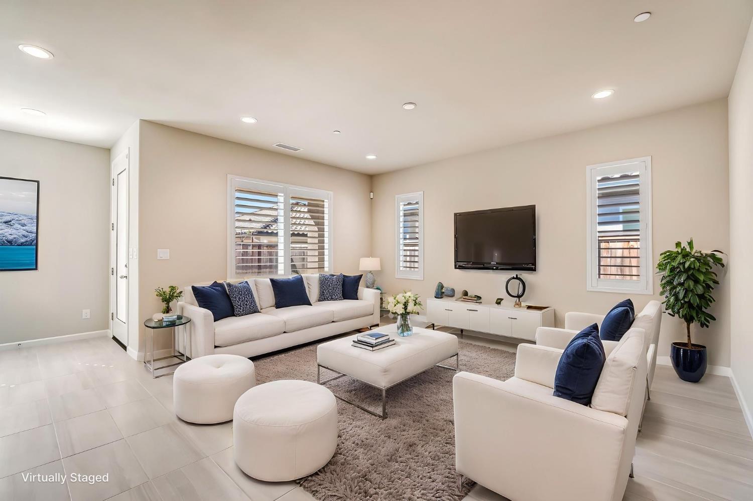 642 Stone Crest Ave, Madera, CA 93636