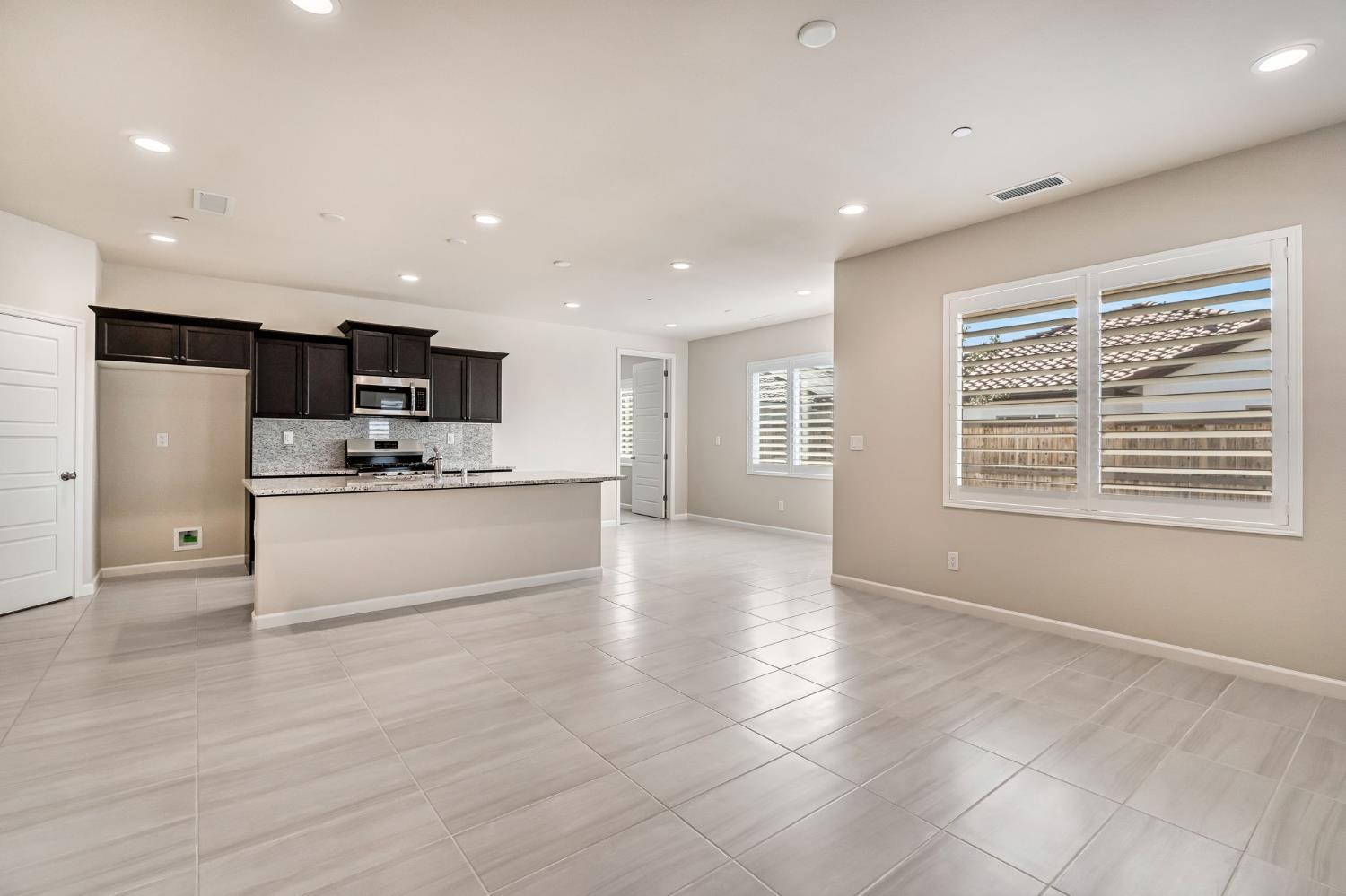 642 Stone Crest Ave, Madera, CA 93636