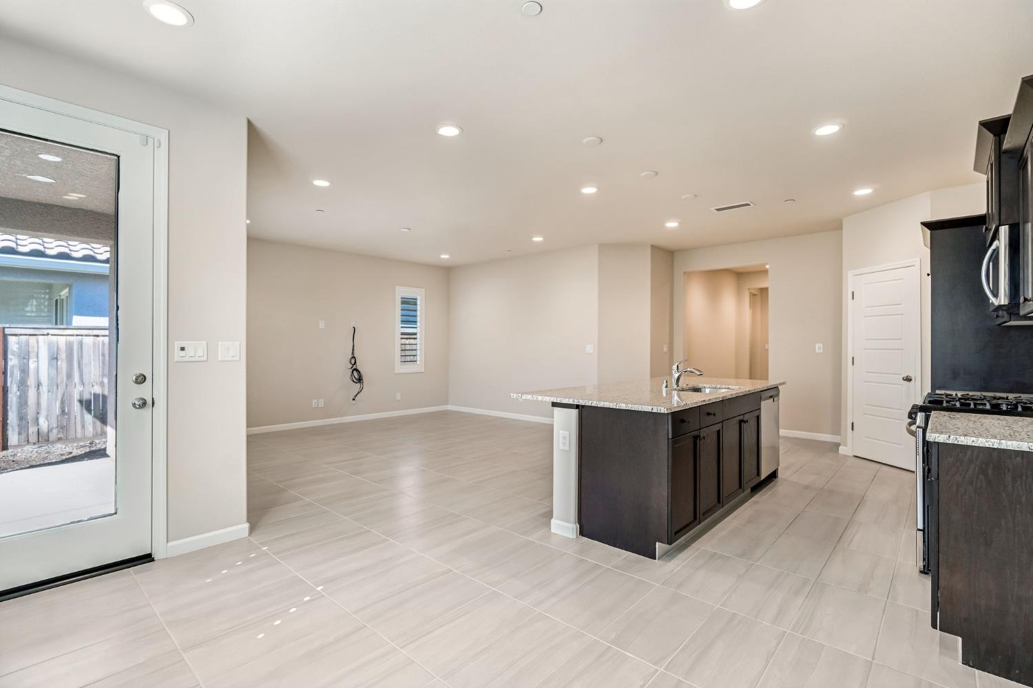 642 Stone Crest Ave, Madera, CA 93636